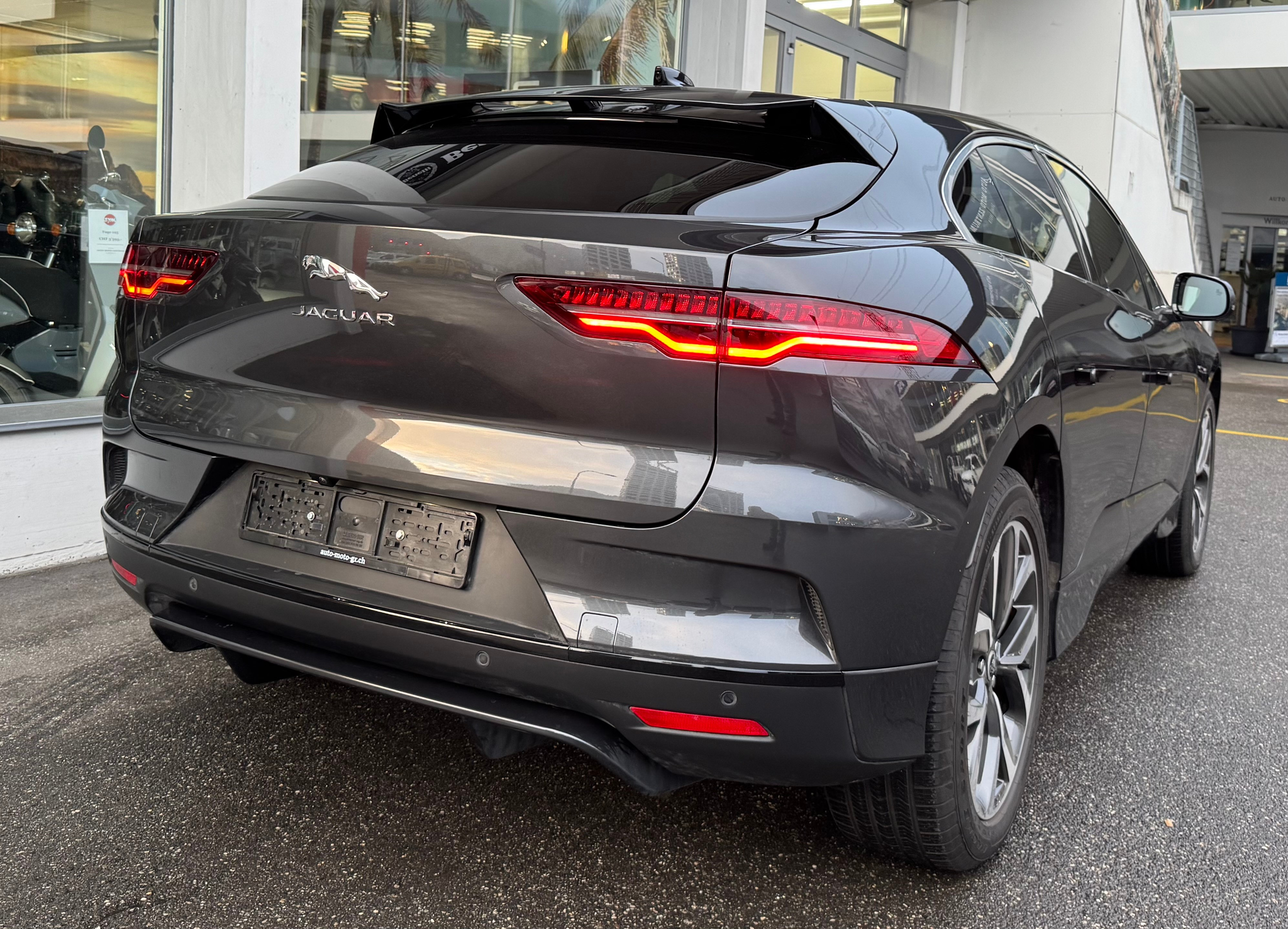 listing desktop thumbnail image 4