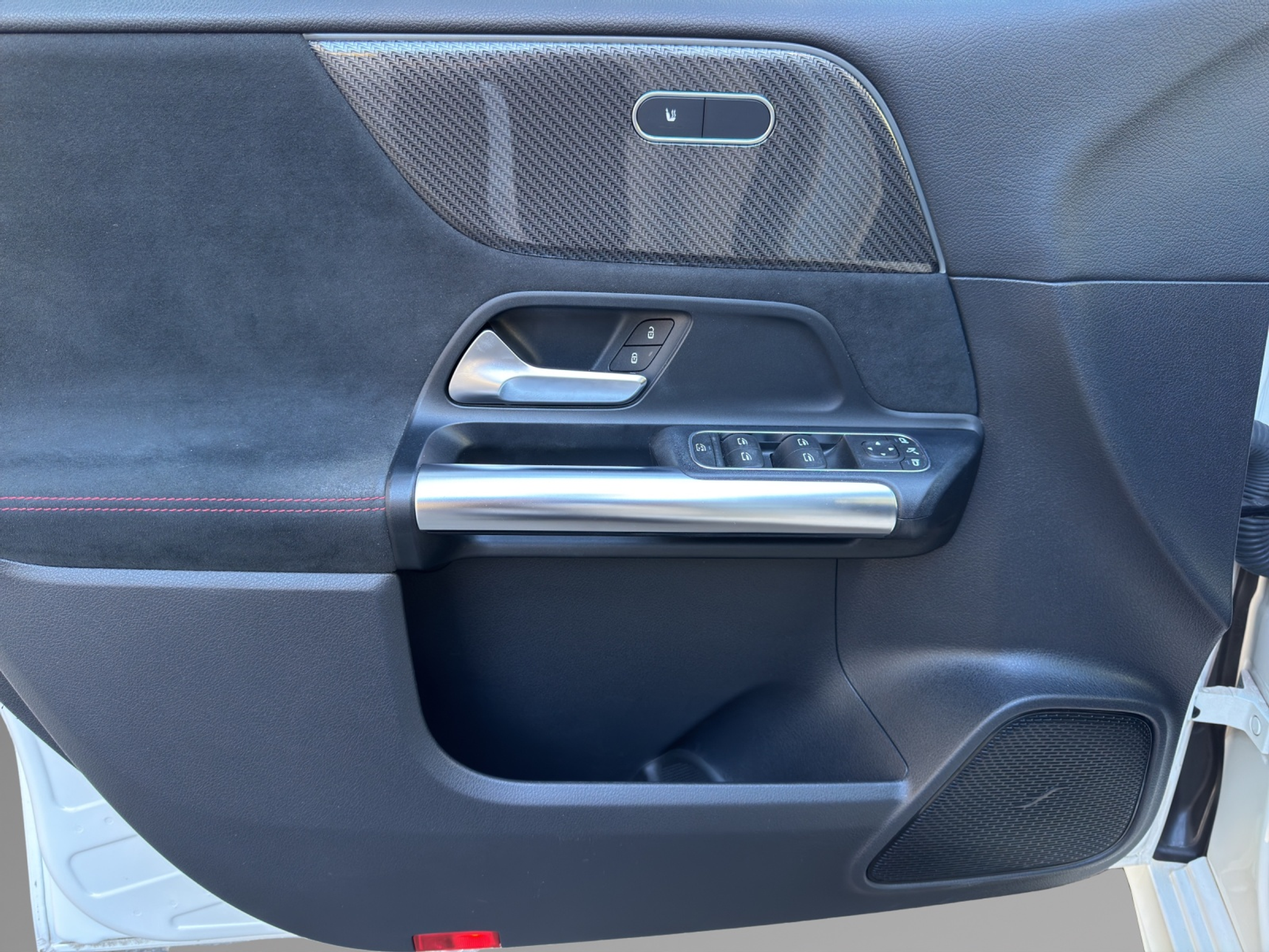 listing desktop thumbnail image 12