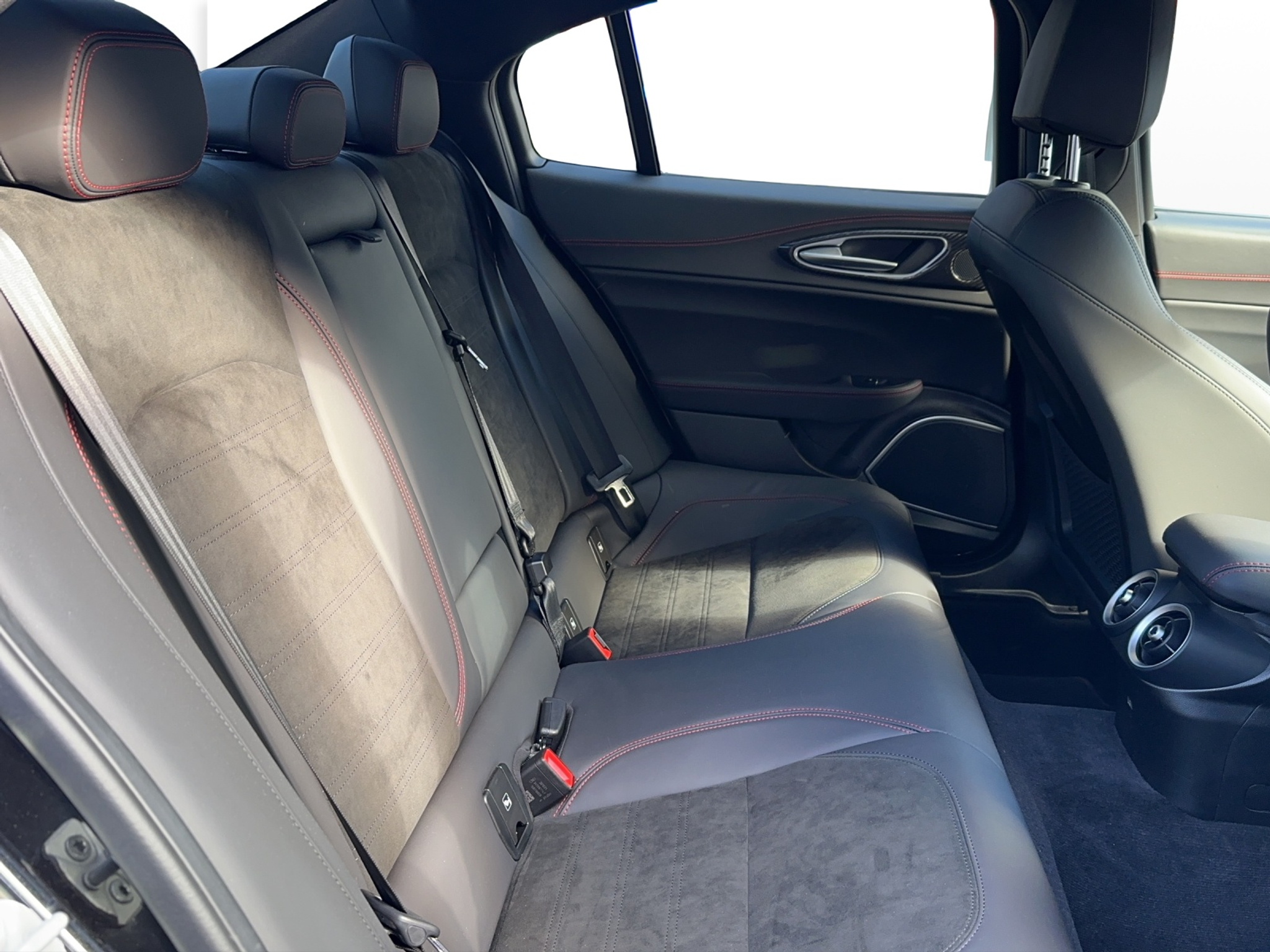 listing desktop thumbnail image 10