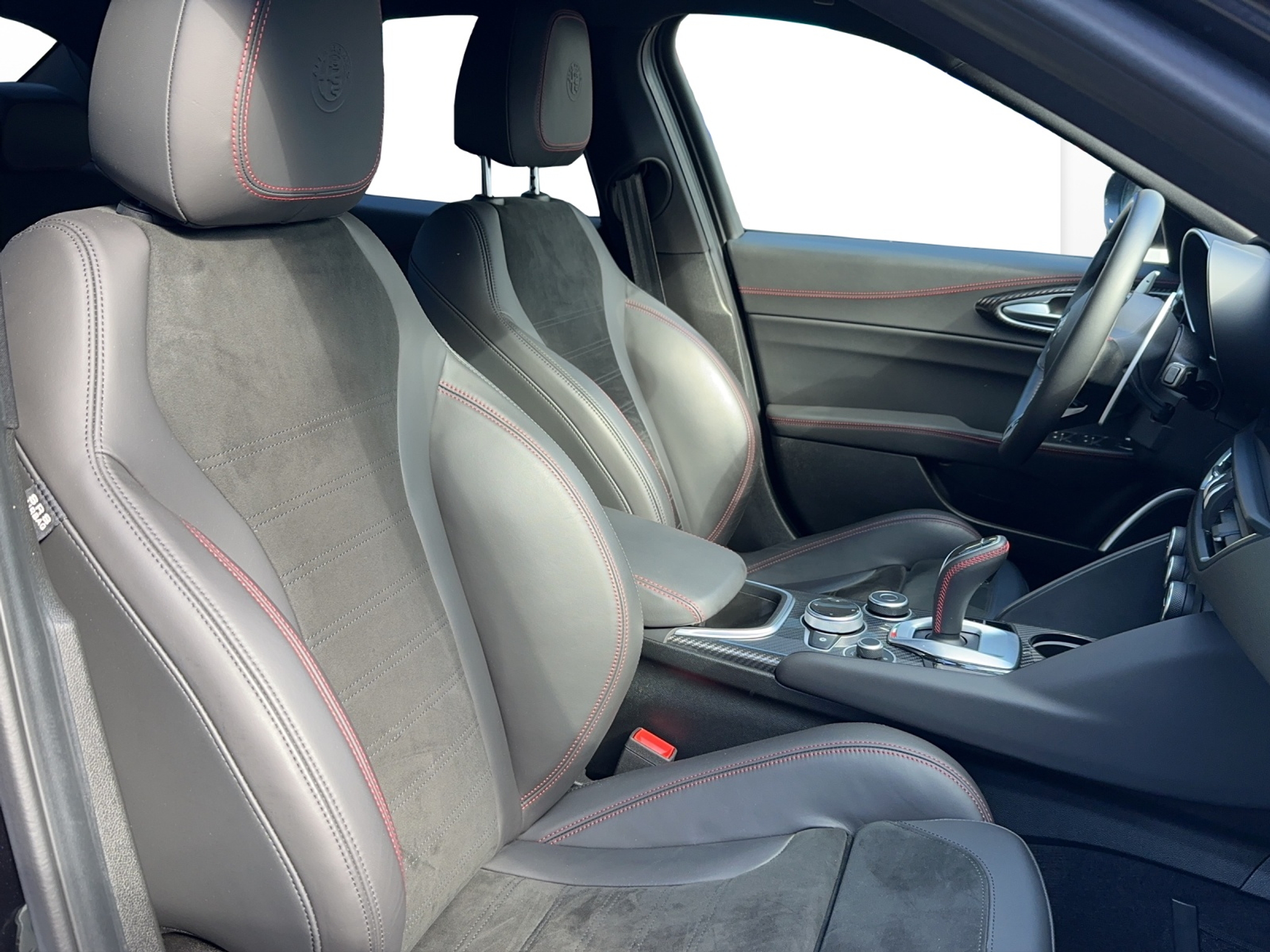 listing desktop thumbnail image 9