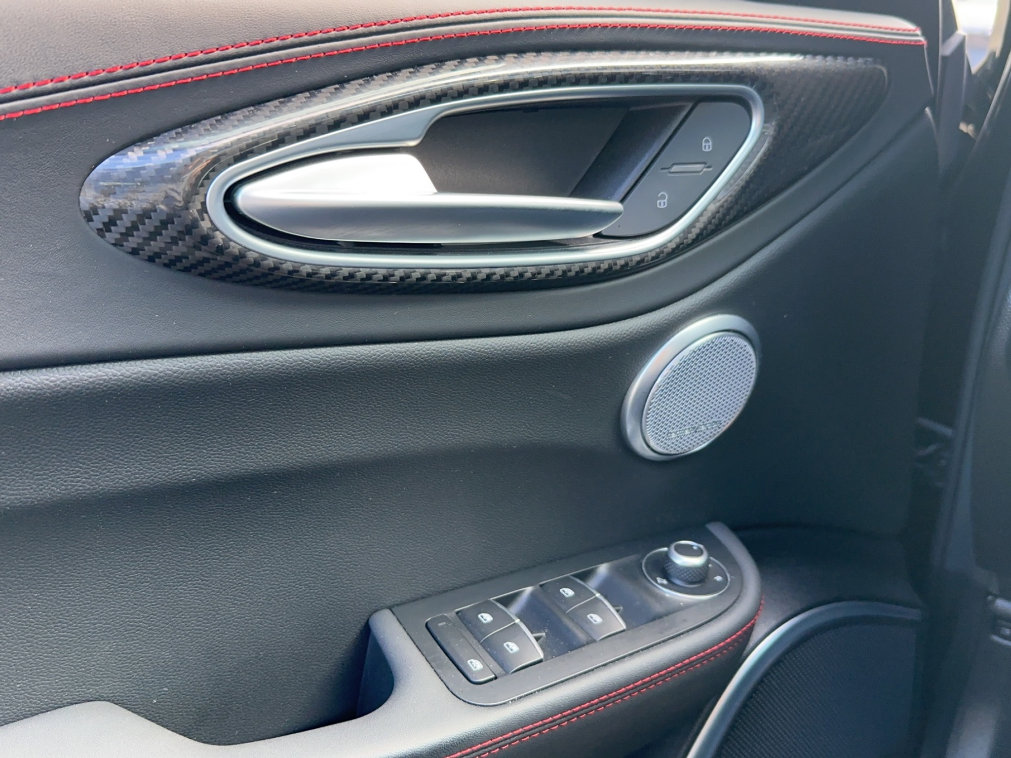 listing desktop thumbnail image 11