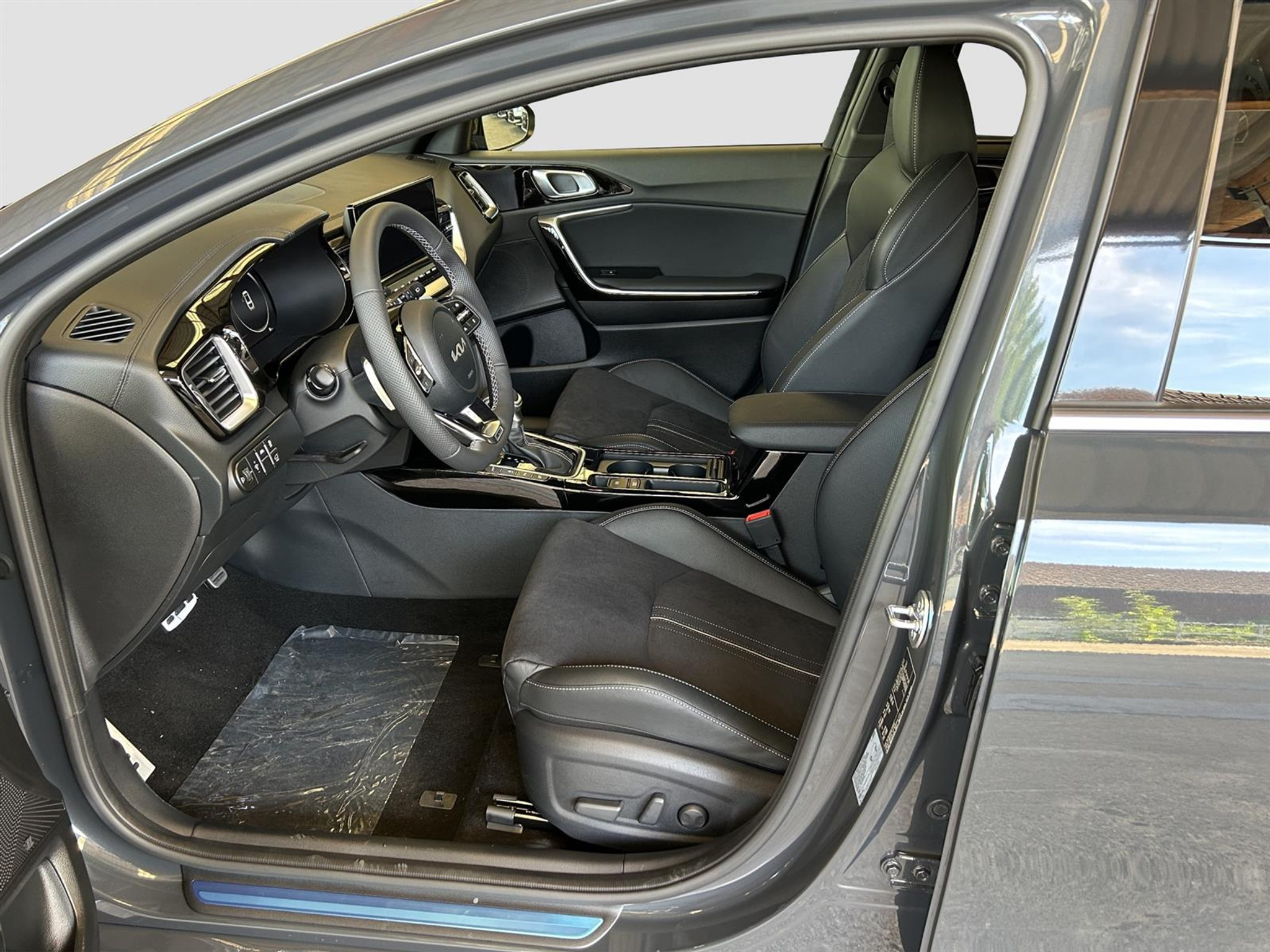 listing desktop thumbnail image 6