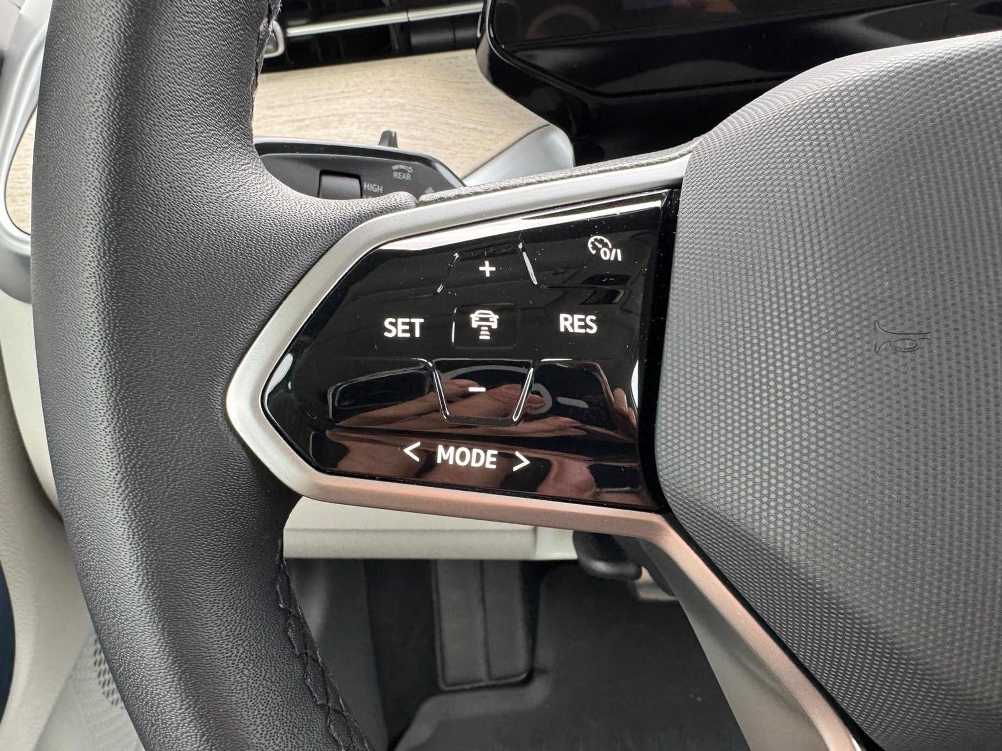 listing desktop thumbnail image 11