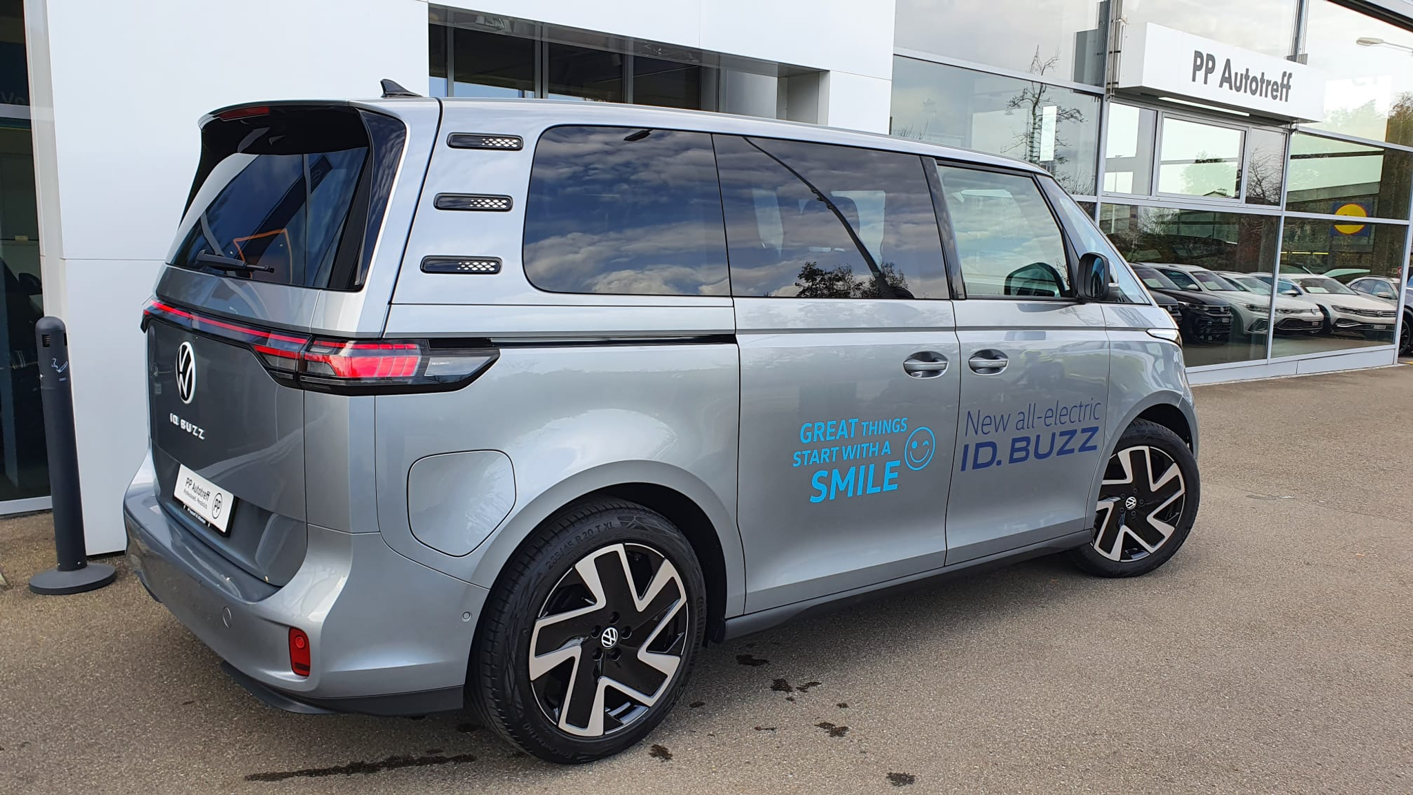 listing desktop thumbnail image 1