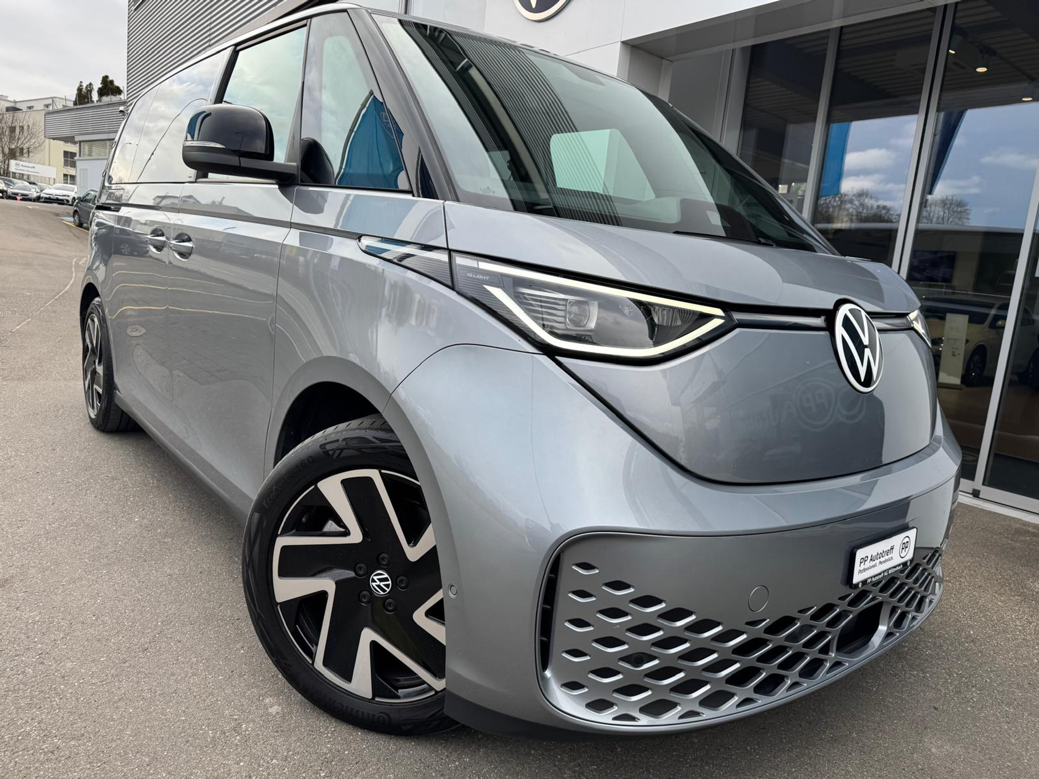 listing desktop thumbnail image 1