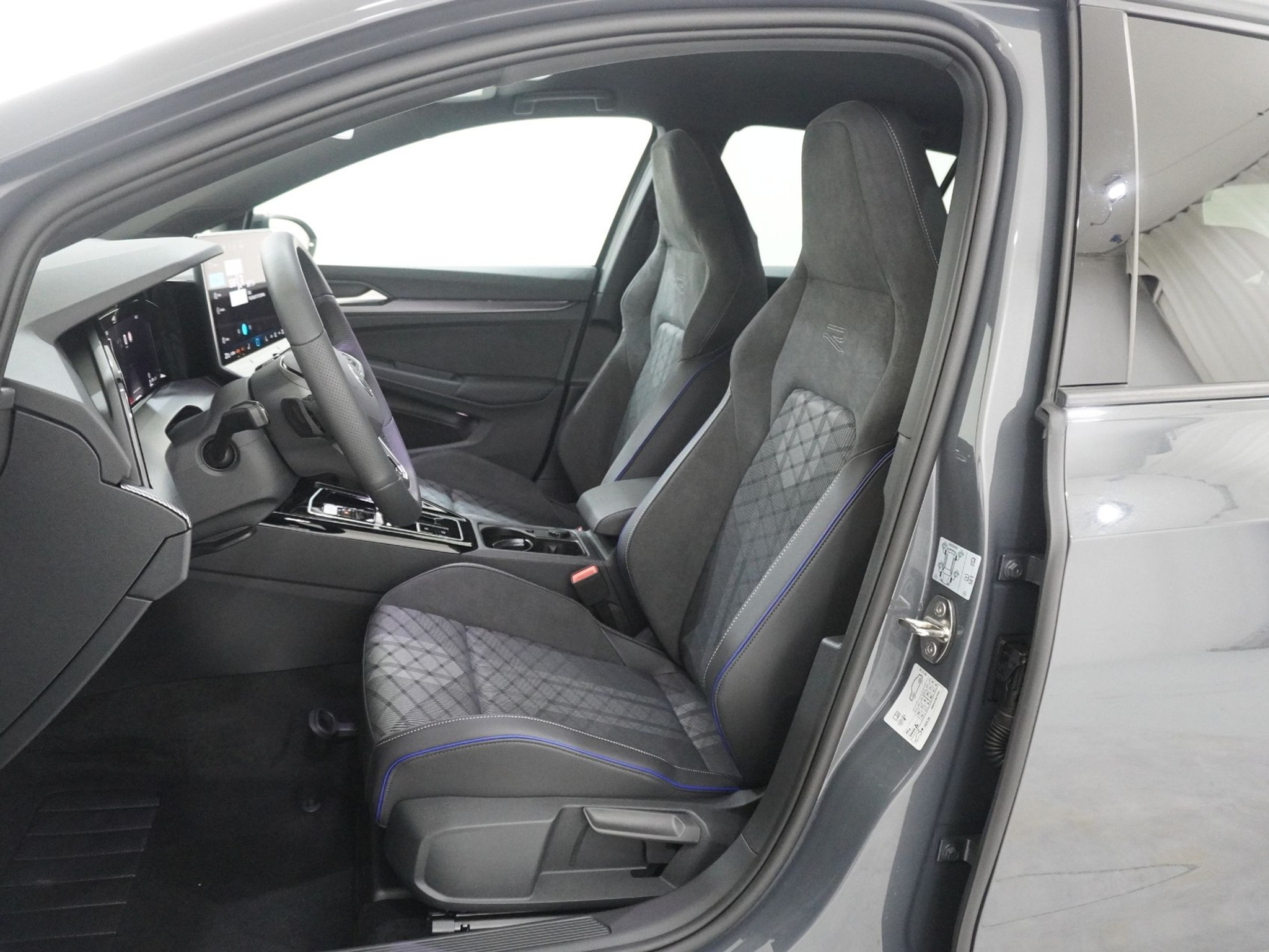 listing desktop thumbnail image 12