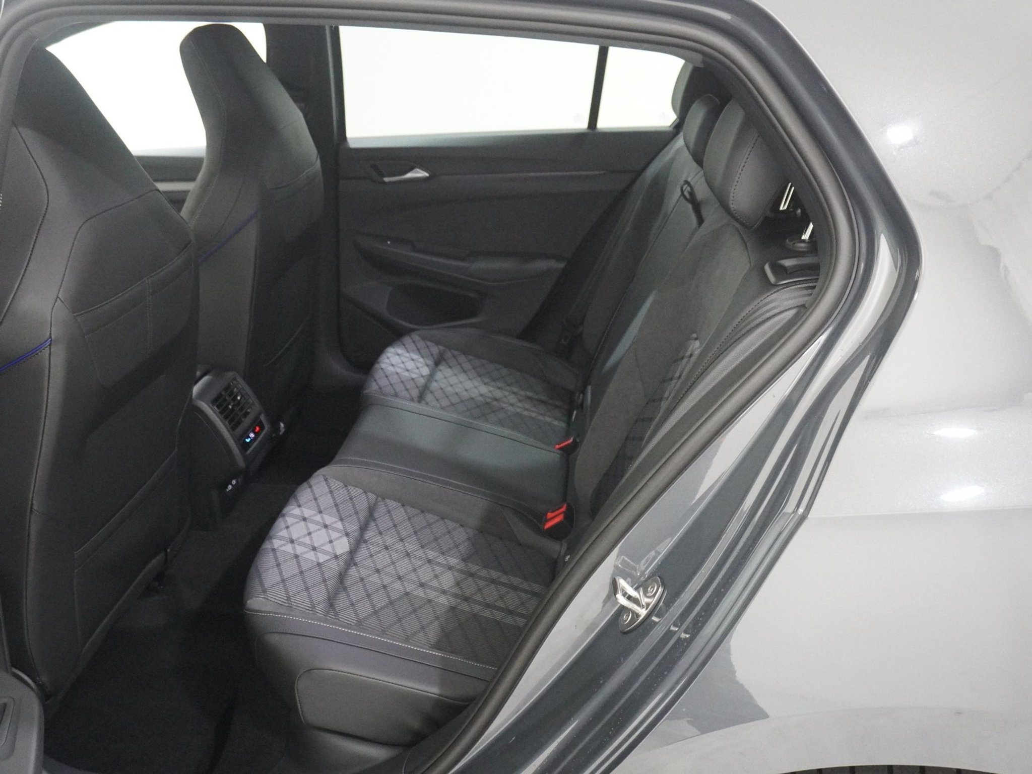 listing desktop thumbnail image 14