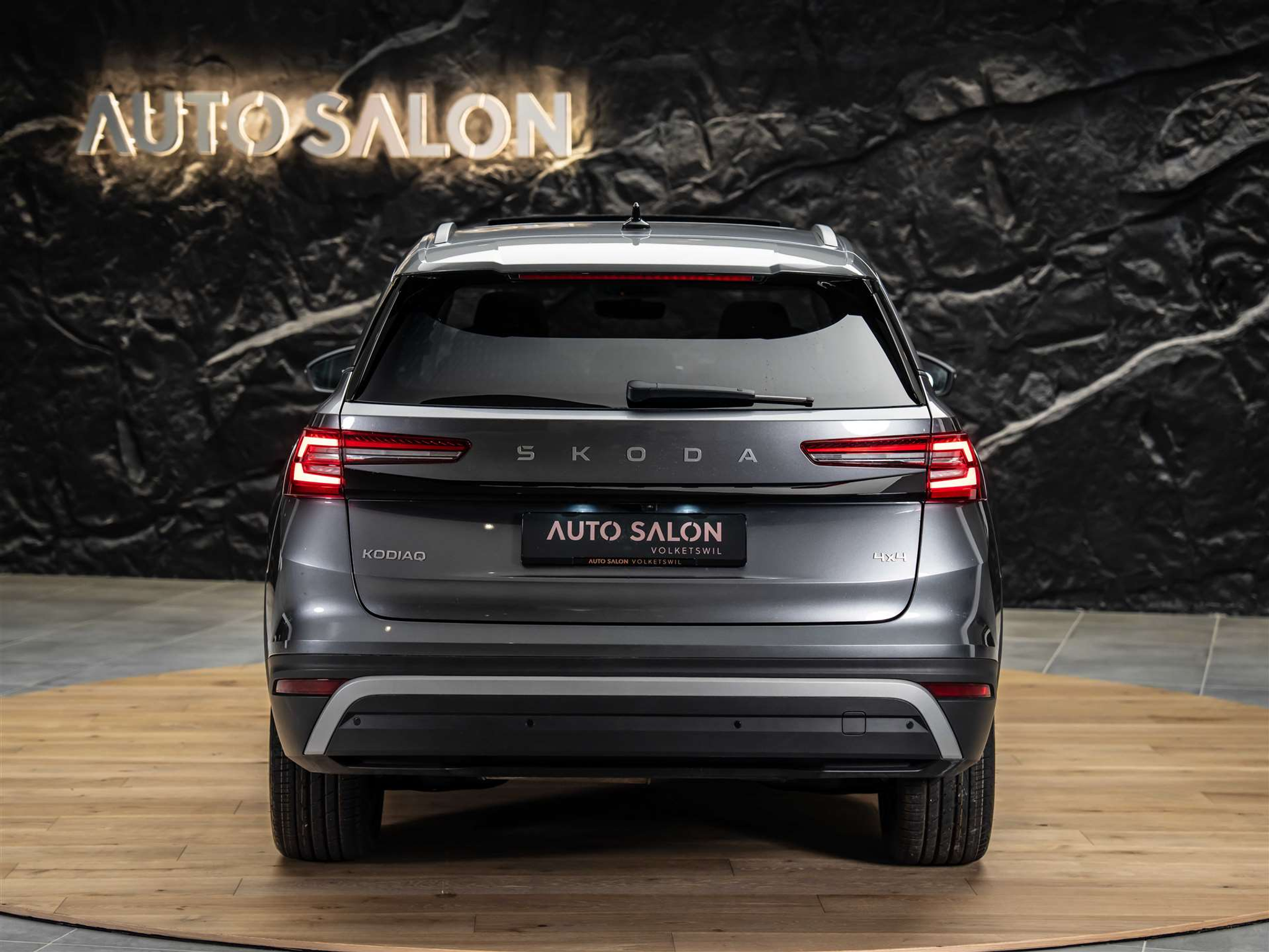 listing desktop thumbnail image 3