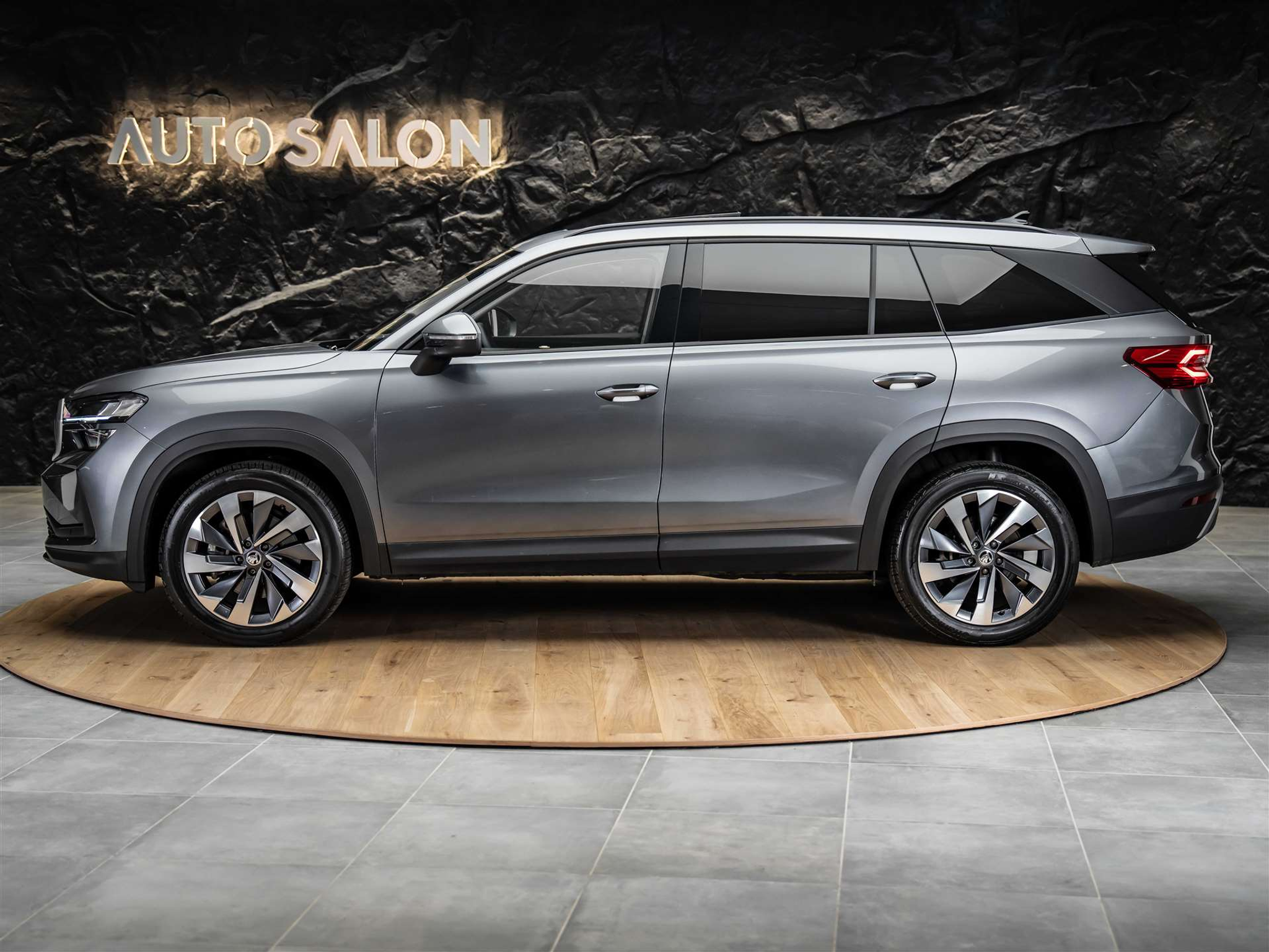 listing desktop thumbnail image 1