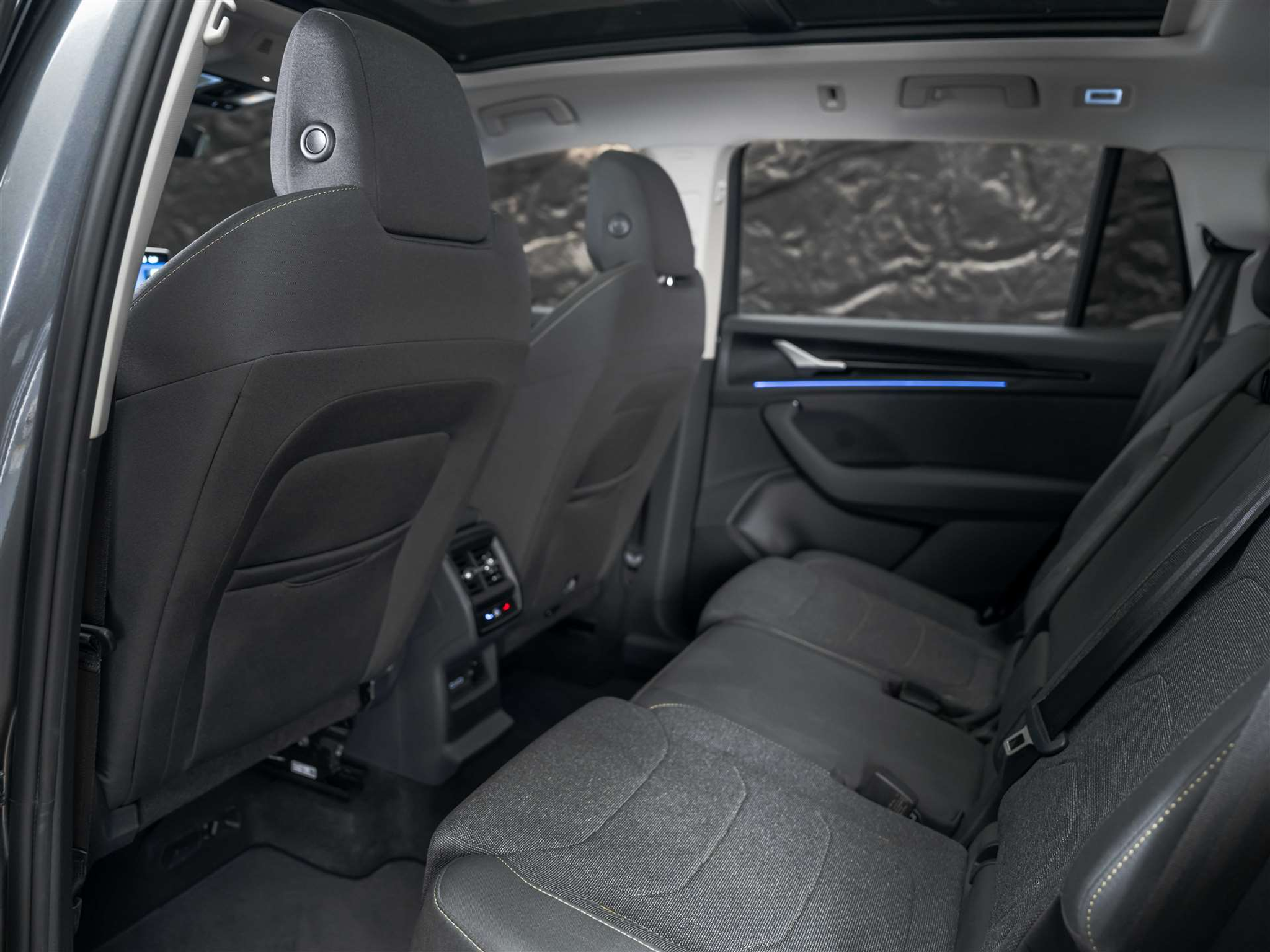 listing desktop thumbnail image 11