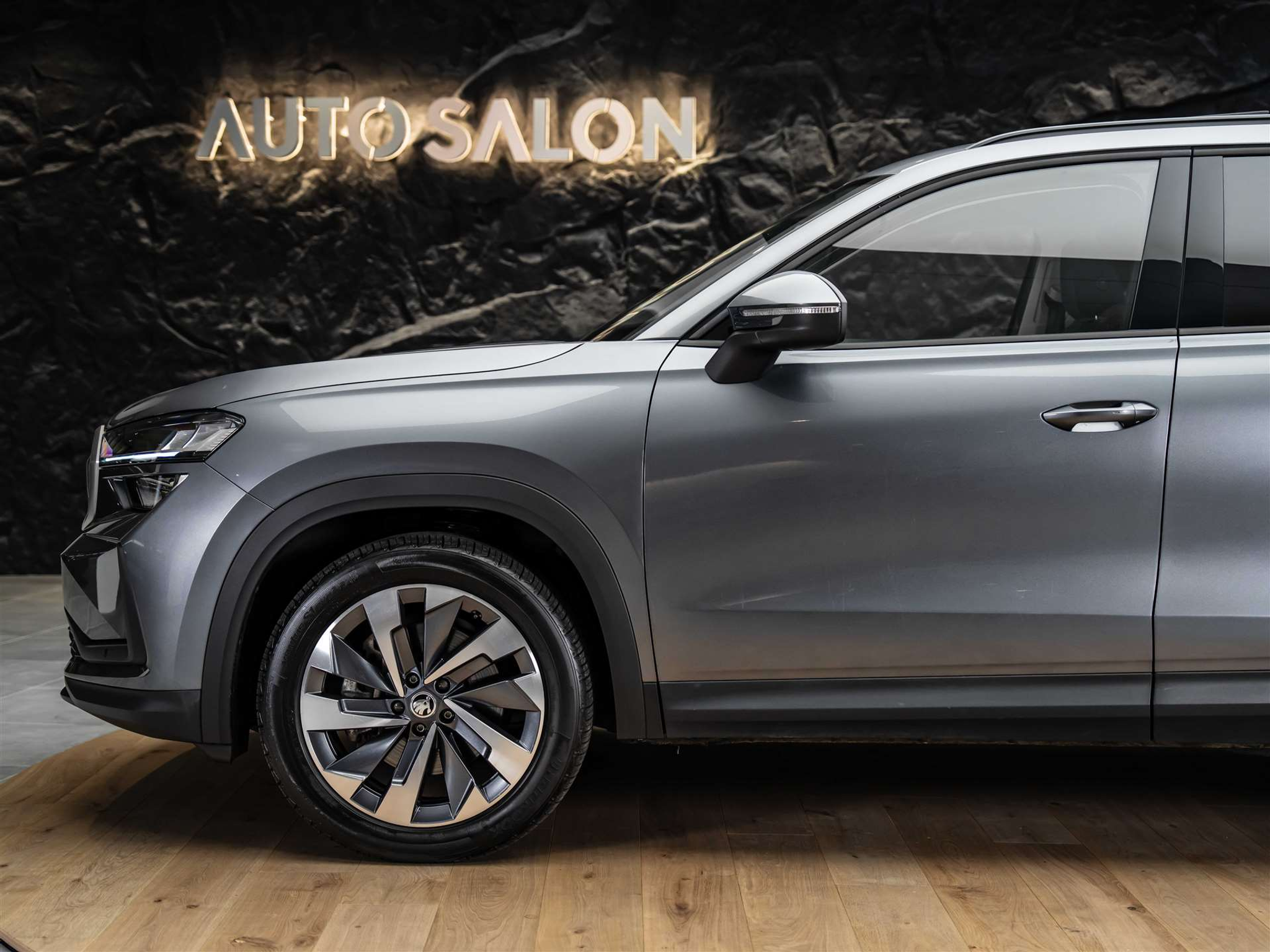 listing desktop thumbnail image 18