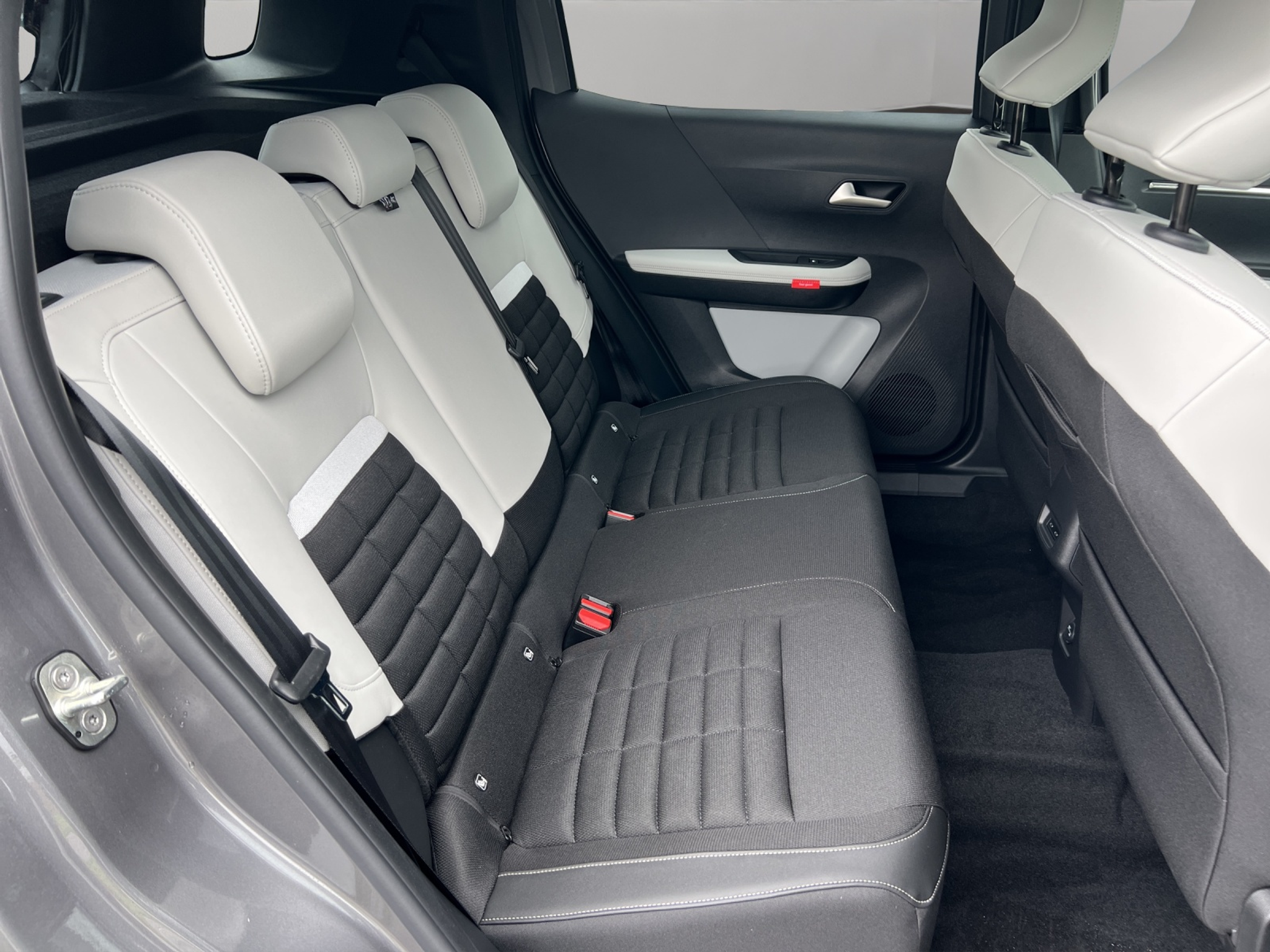 listing desktop thumbnail image 10