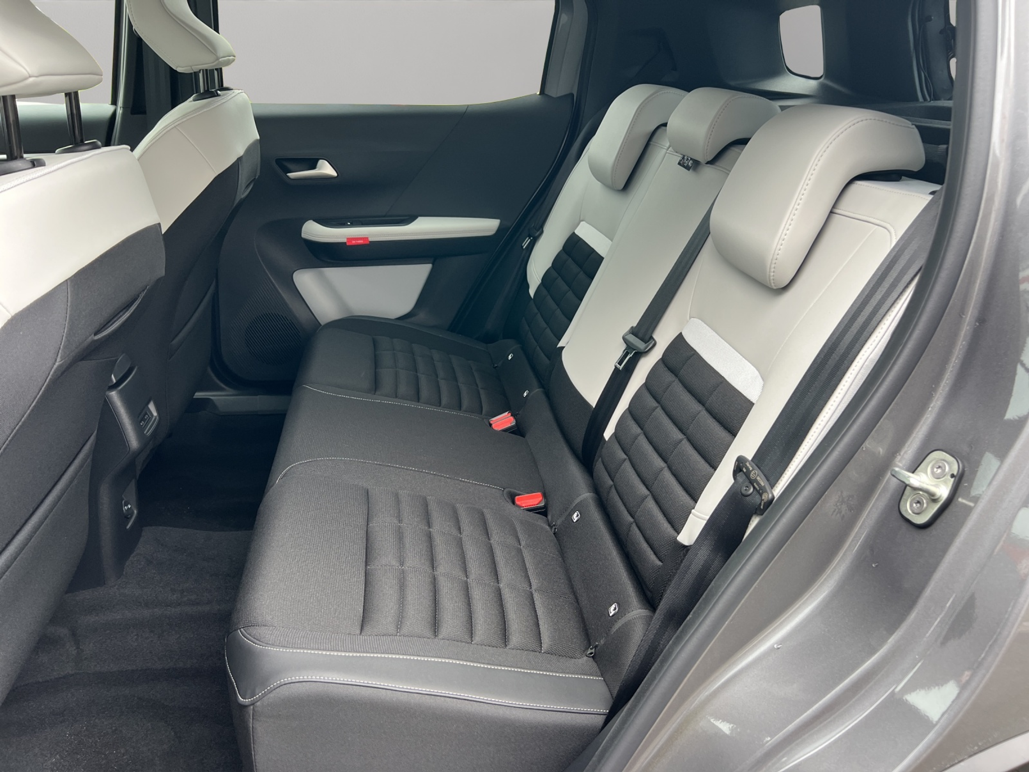 listing desktop thumbnail image 11