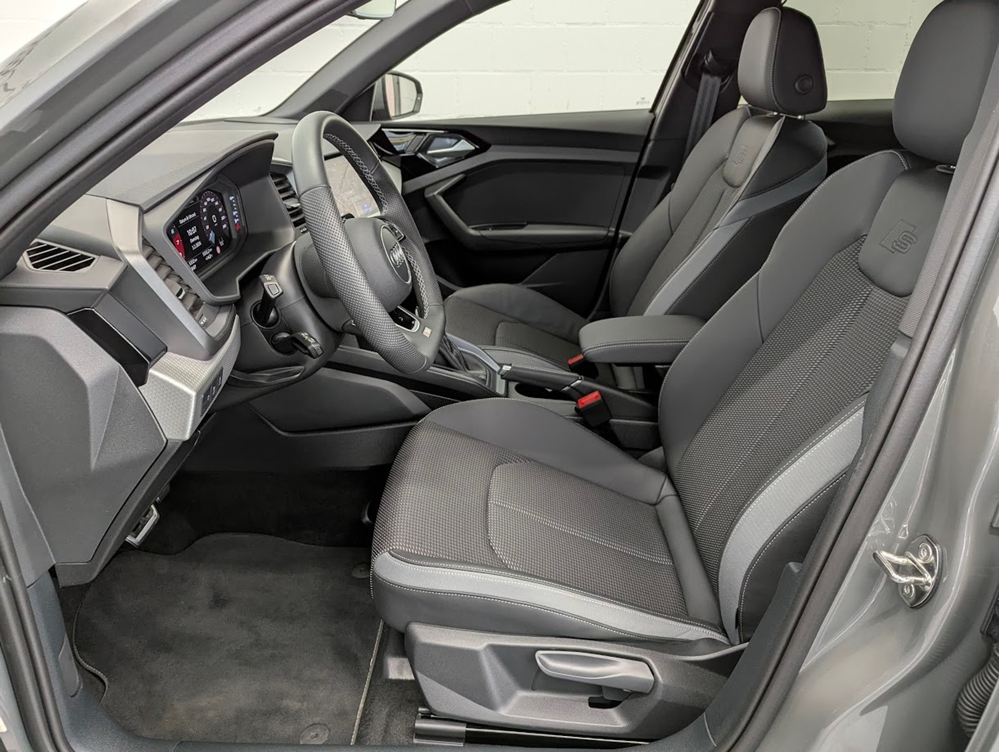 listing desktop thumbnail image 3