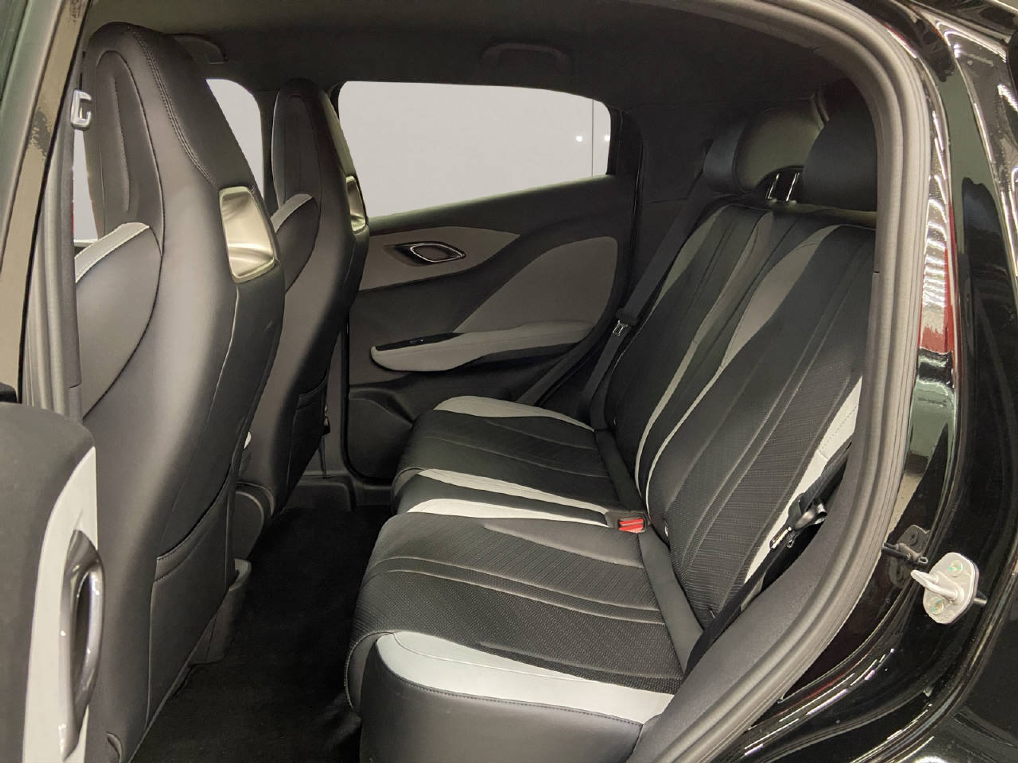 listing desktop thumbnail image 9