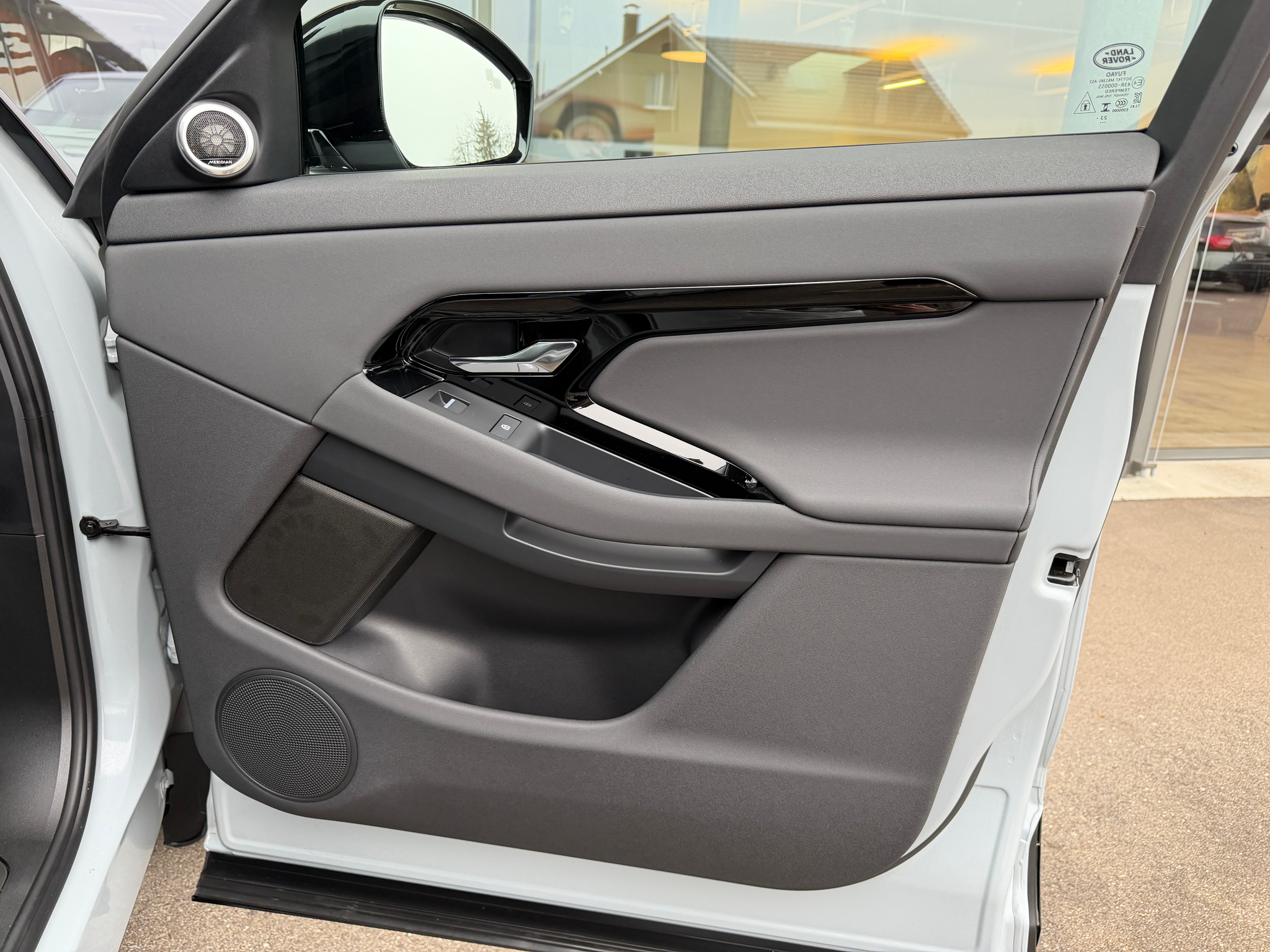 listing desktop thumbnail image 22