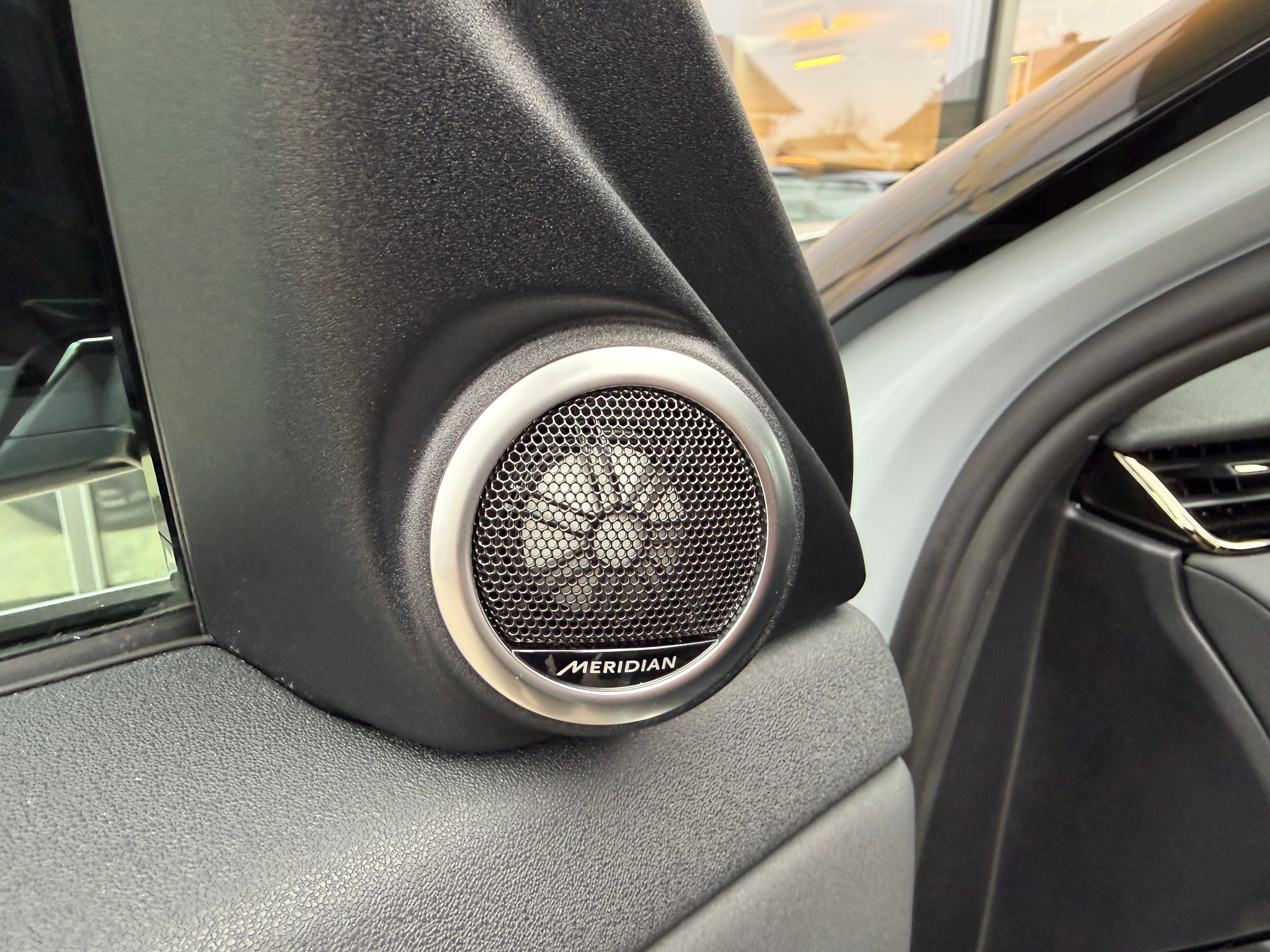 listing desktop thumbnail image 13