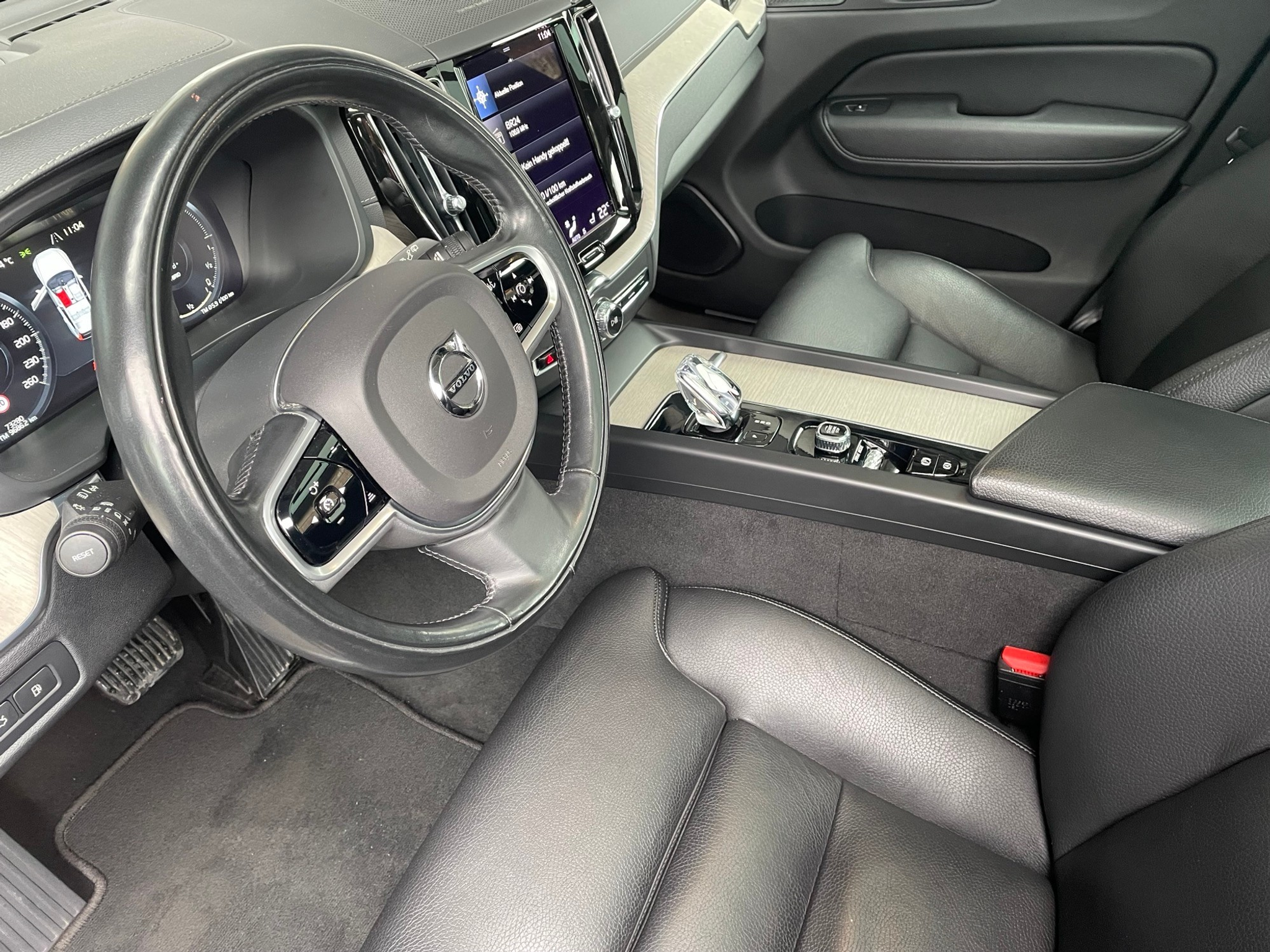 listing desktop thumbnail image 3