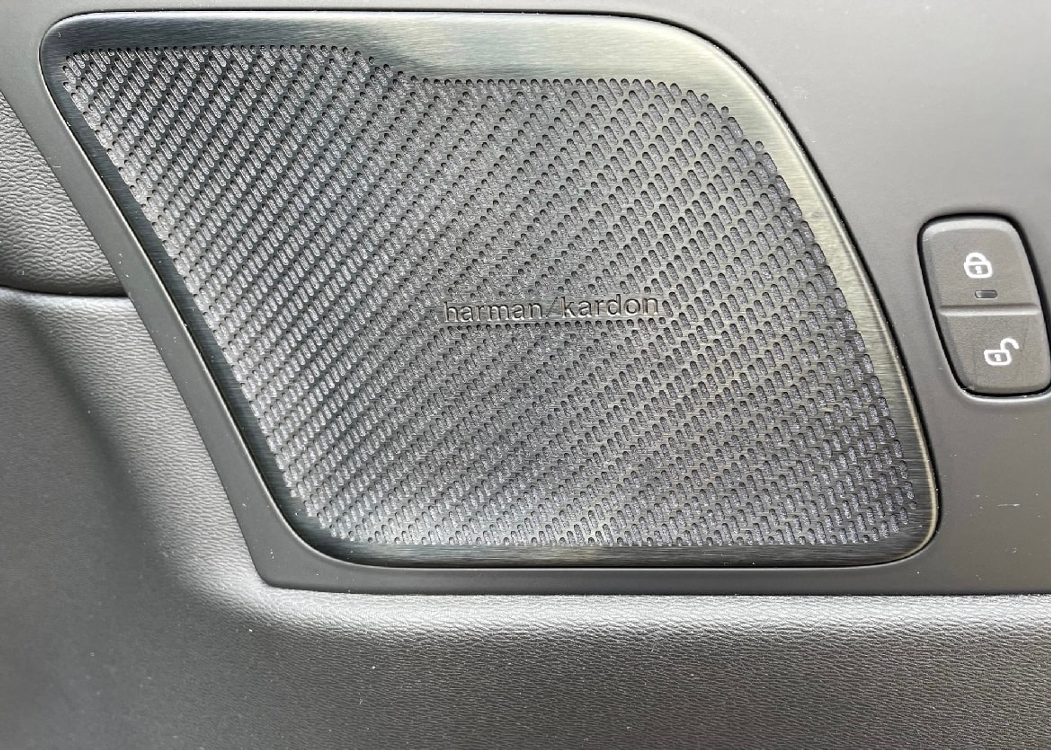 listing desktop thumbnail image 11