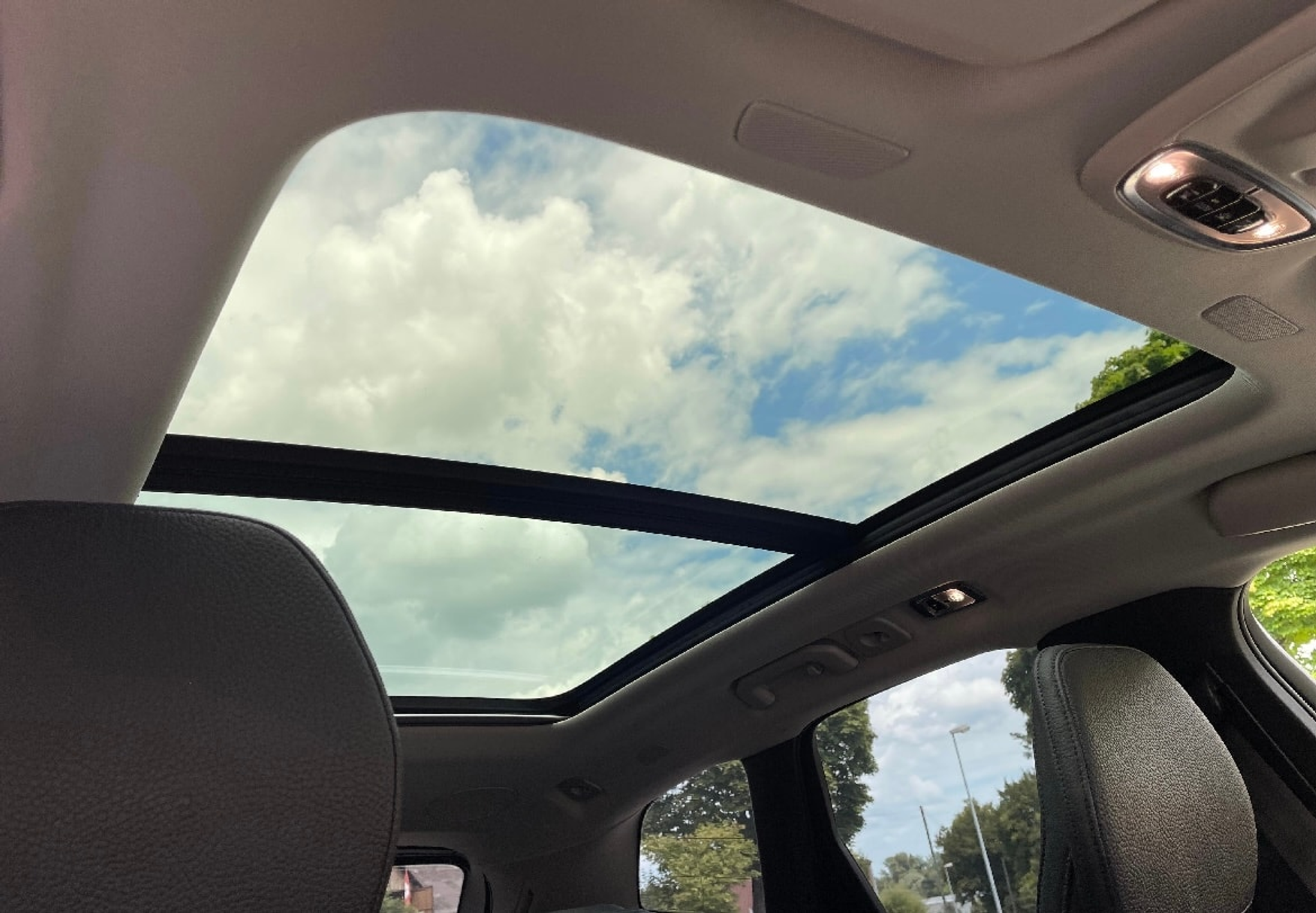 listing desktop thumbnail image 15