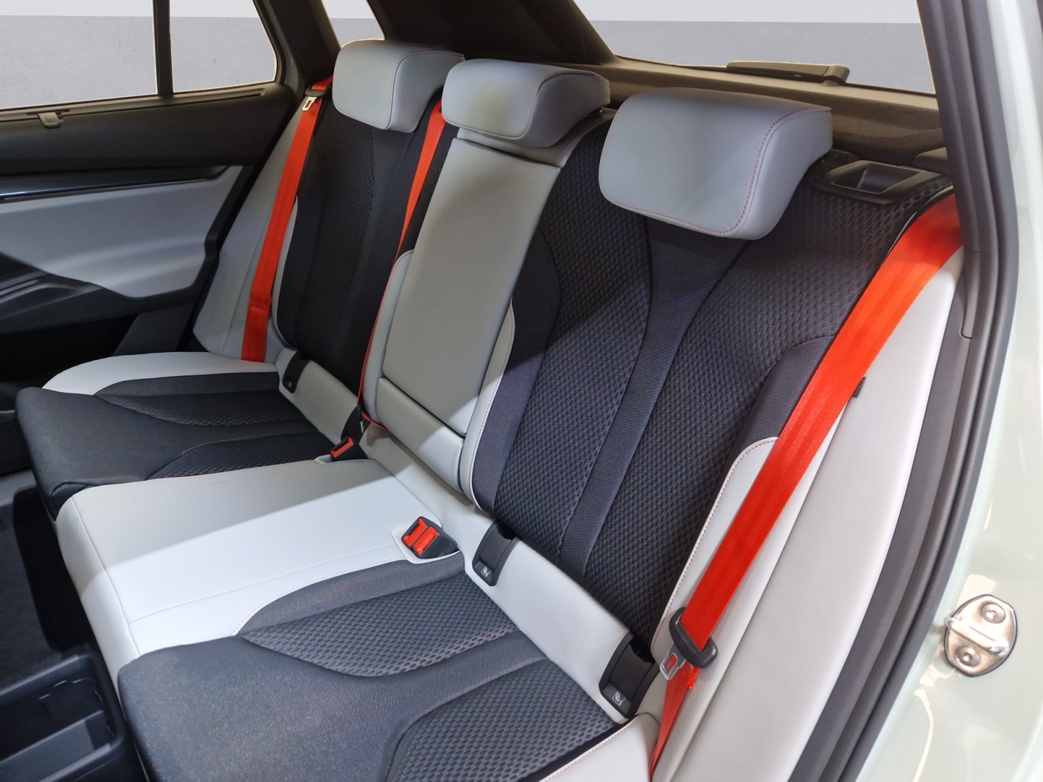 listing desktop thumbnail image 14