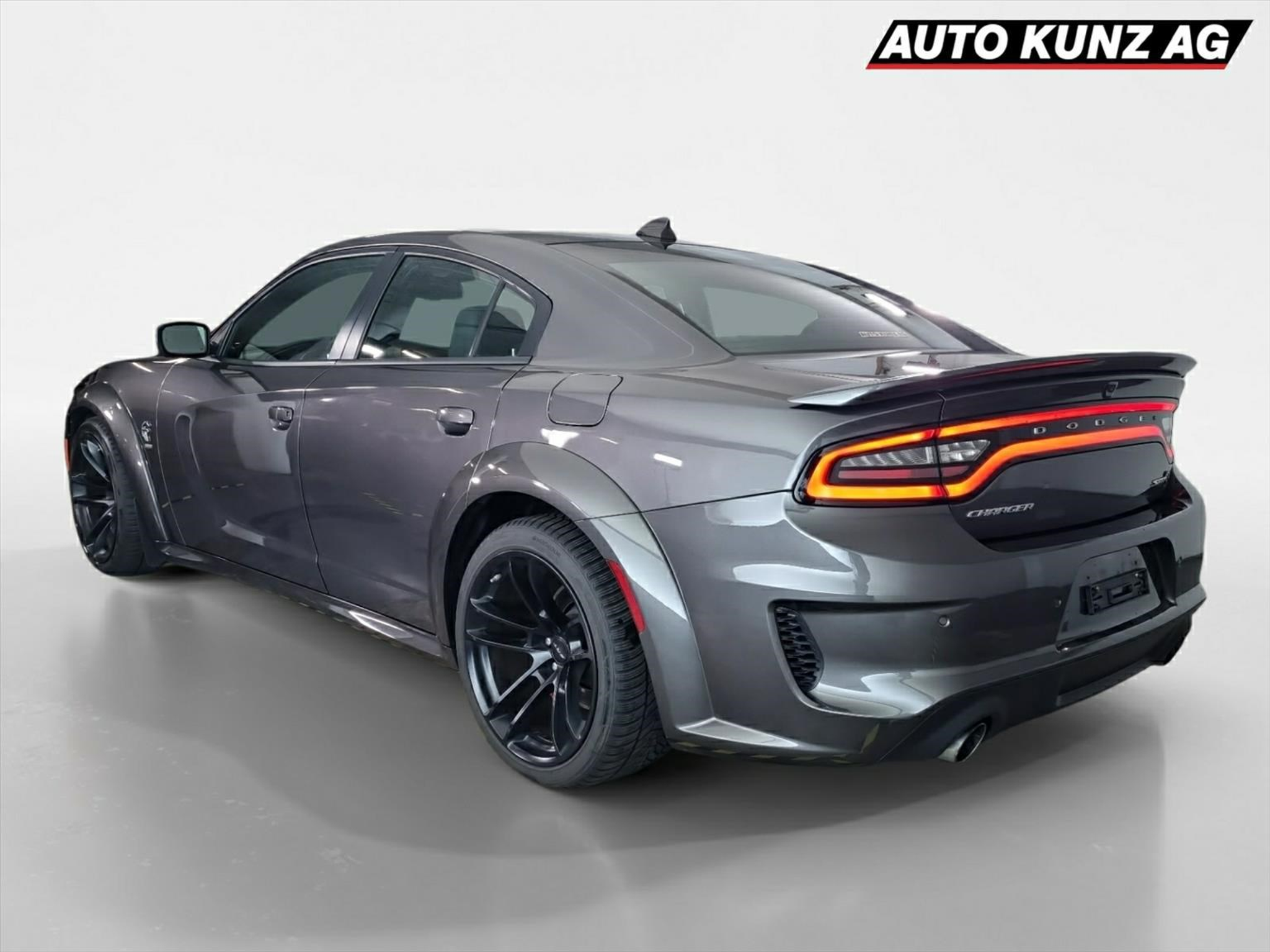 listing desktop thumbnail image 1