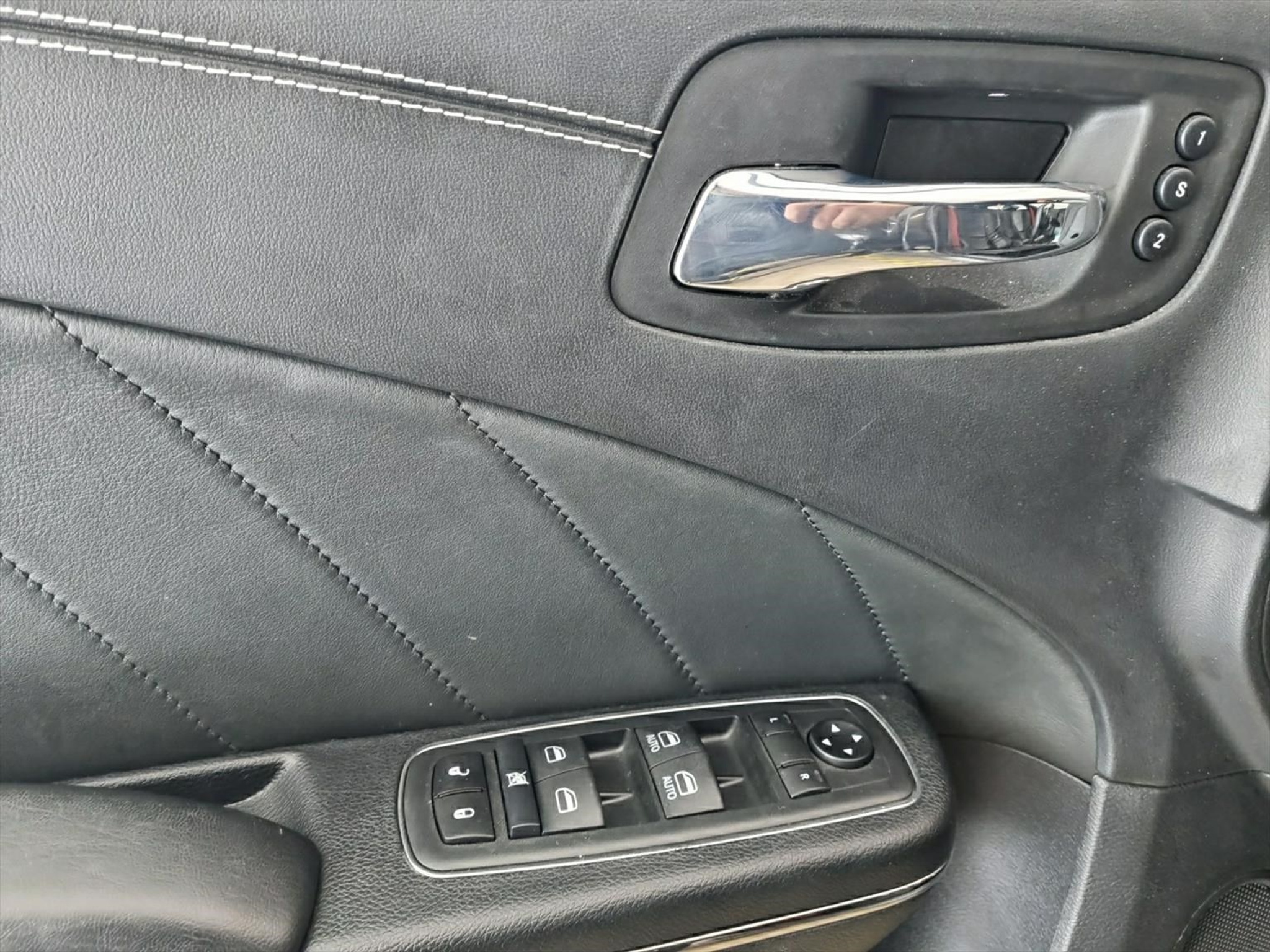 listing desktop thumbnail image 9