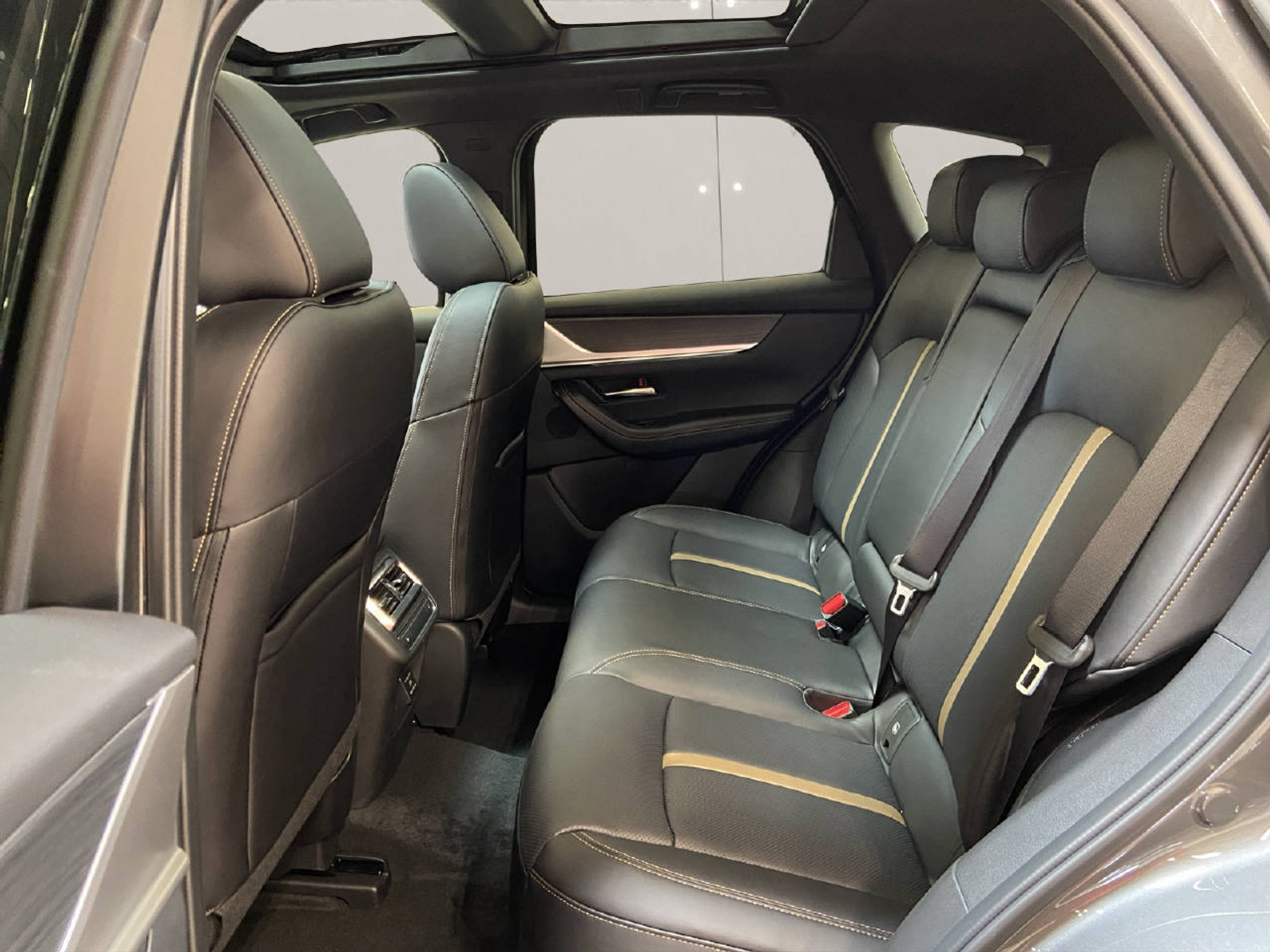 listing desktop thumbnail image 9