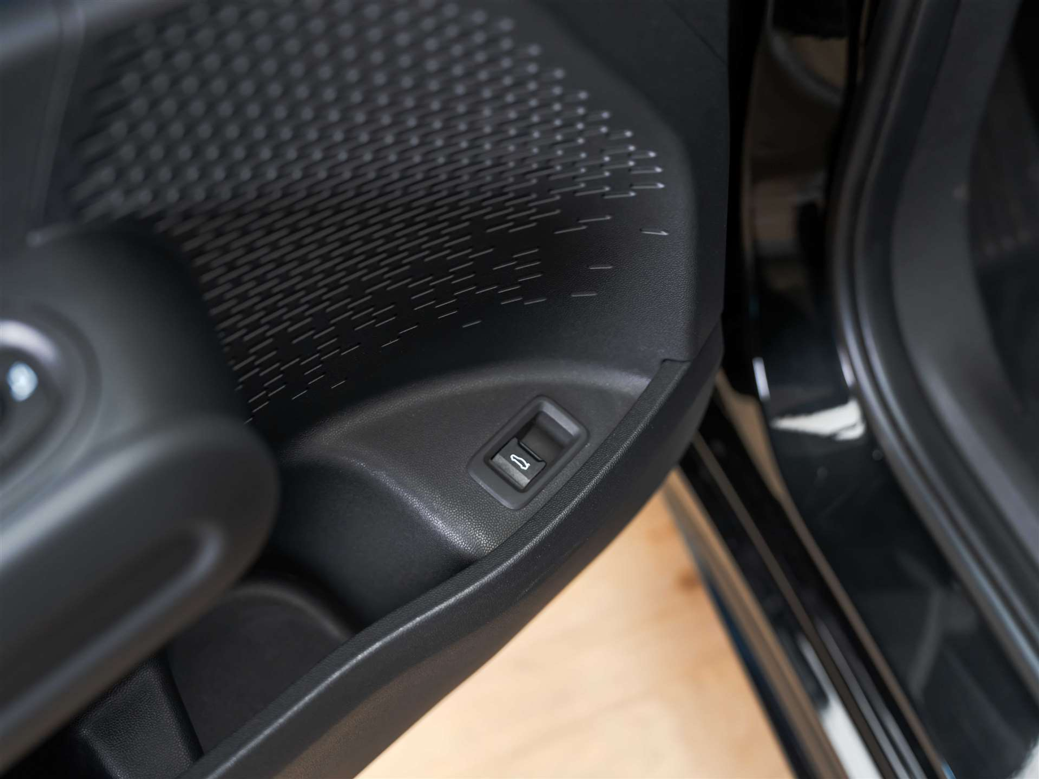 listing desktop thumbnail image 28