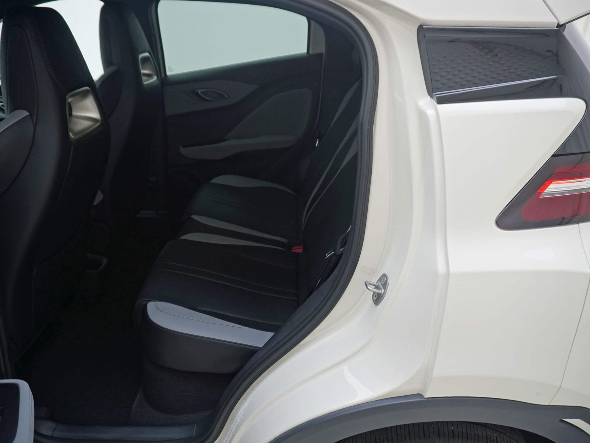 listing desktop thumbnail image 15