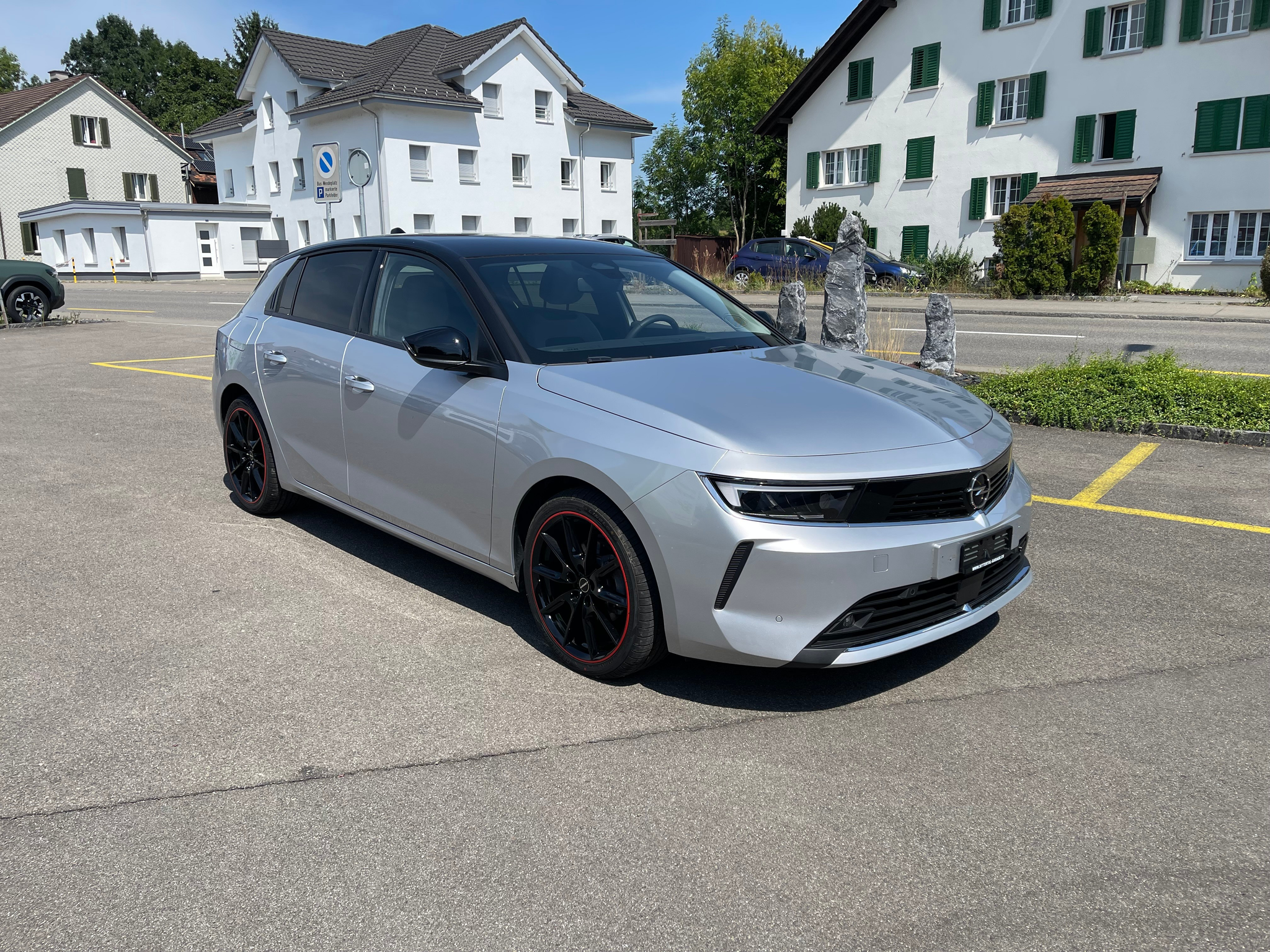 listing desktop thumbnail image 3