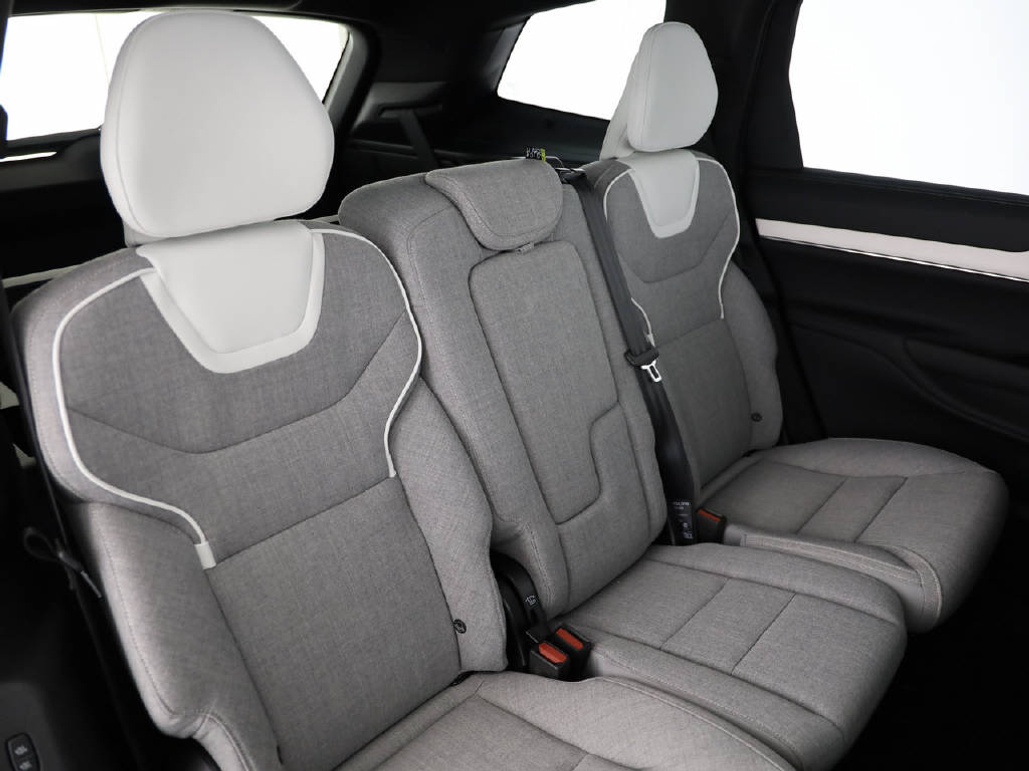 listing desktop thumbnail image 28