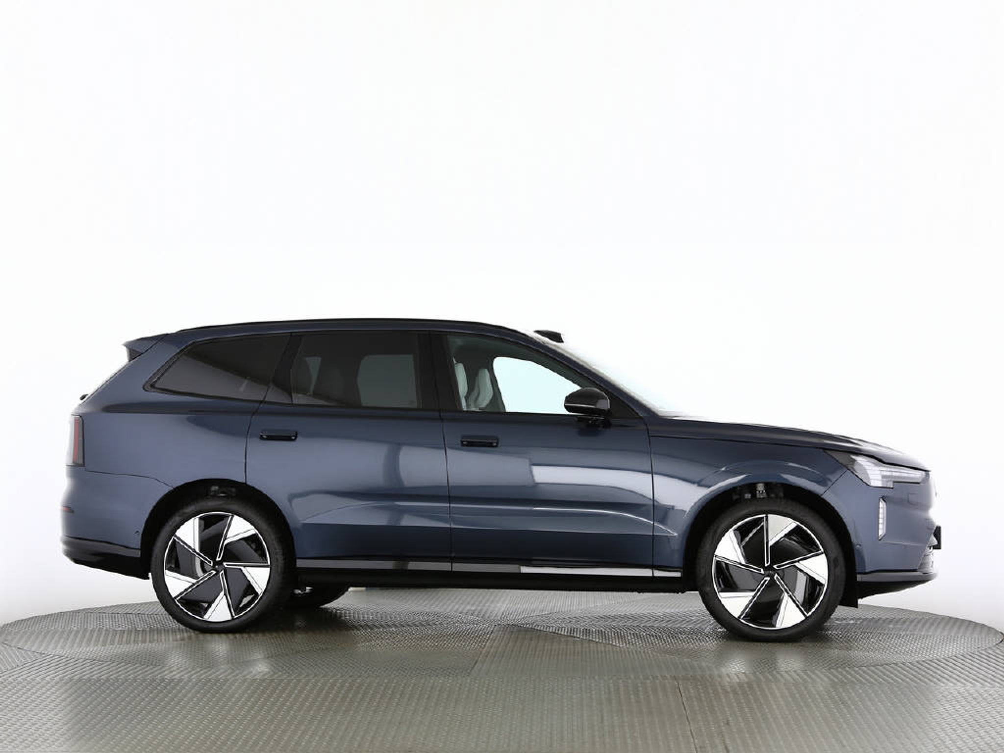 listing desktop thumbnail image 16