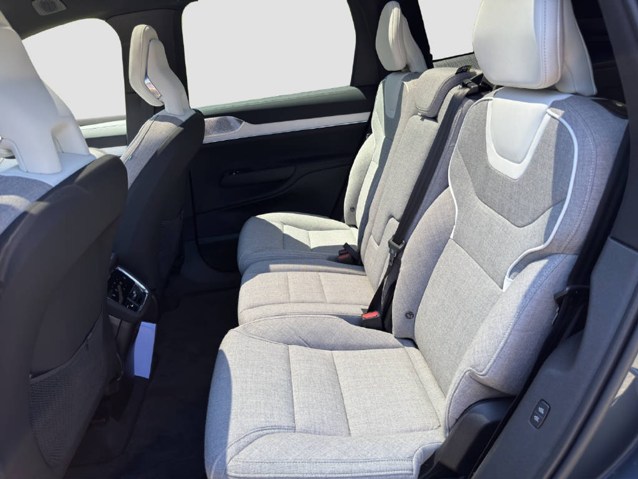 listing desktop thumbnail image 12