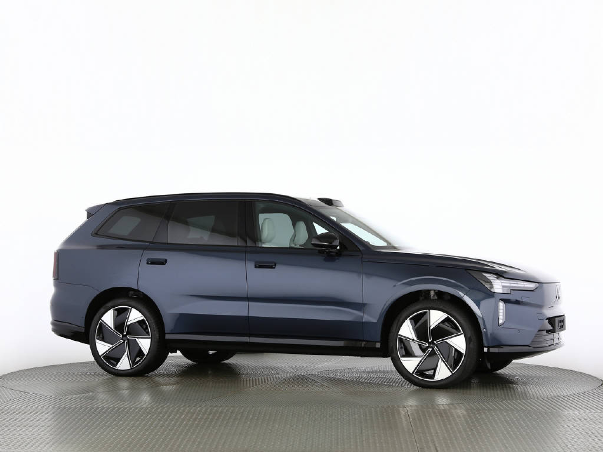 listing desktop thumbnail image 17