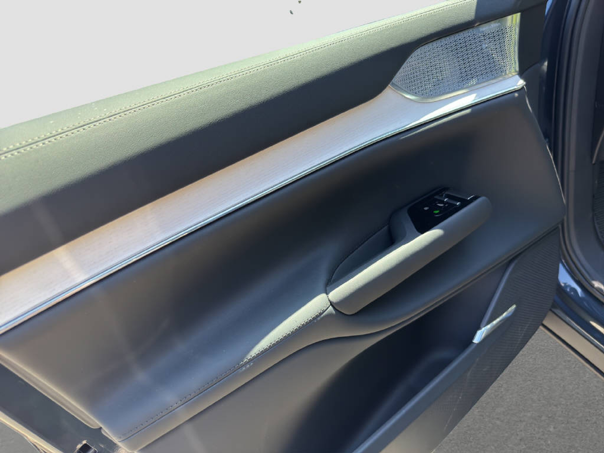 listing desktop thumbnail image 28