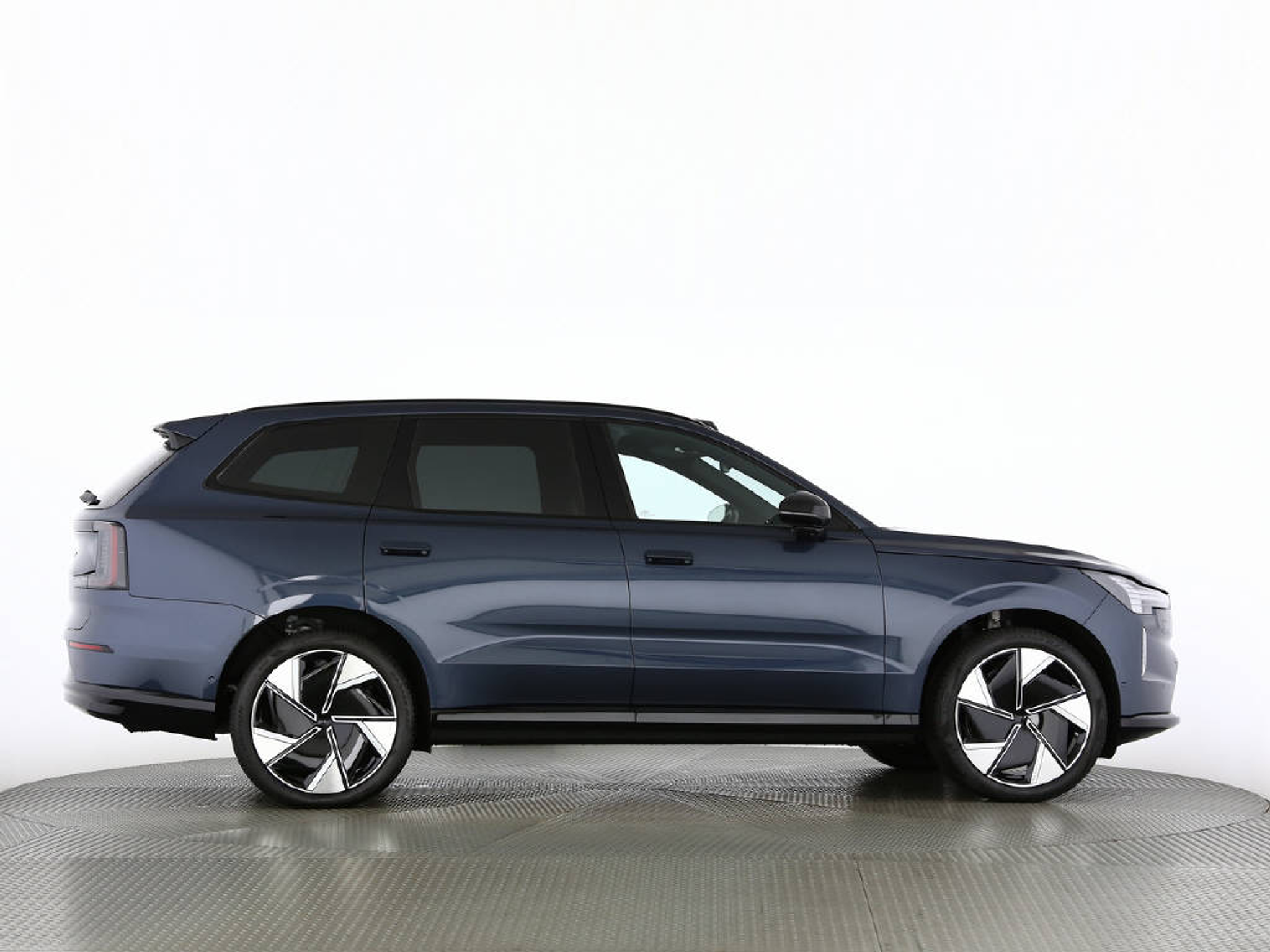 listing desktop thumbnail image 15