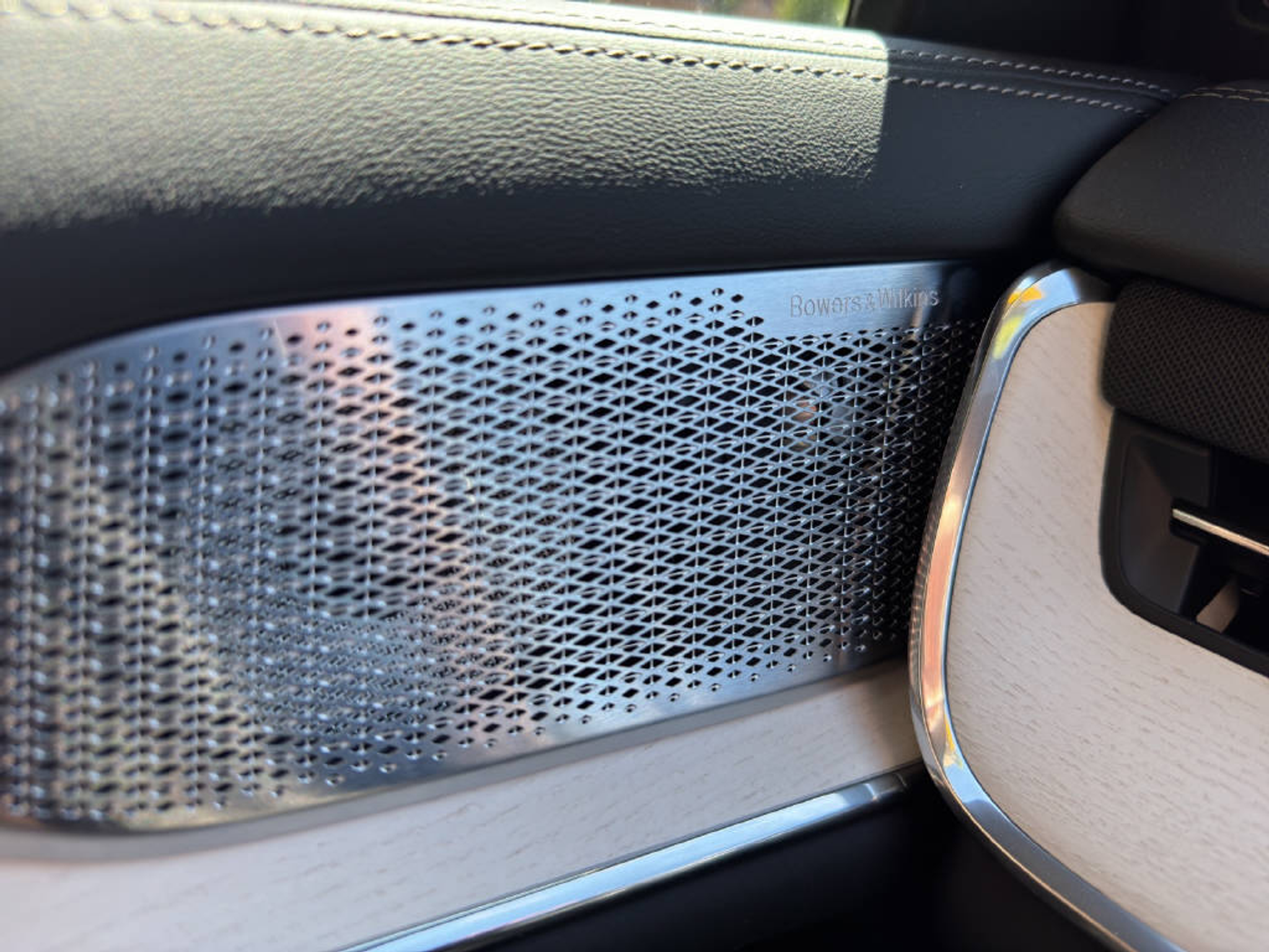 listing desktop thumbnail image 16