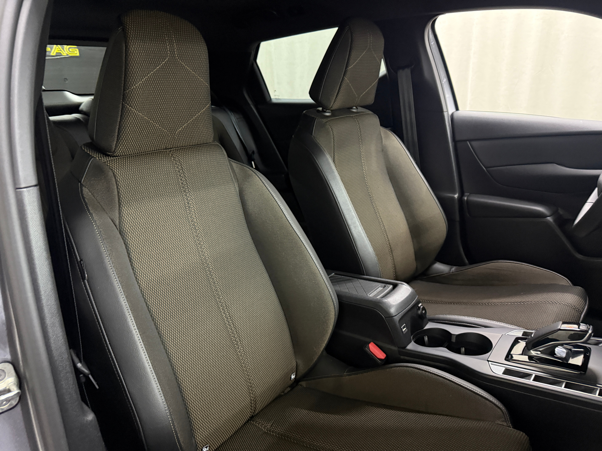 listing desktop thumbnail image 11