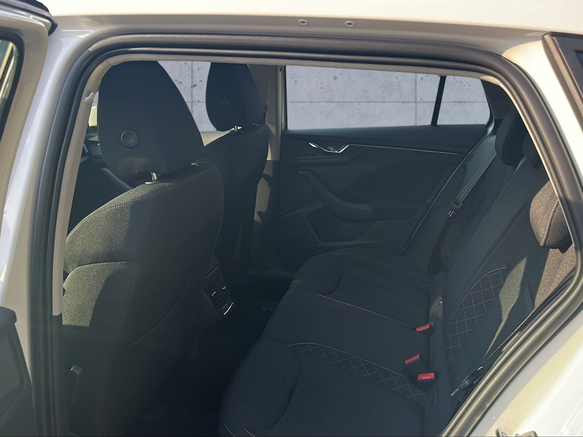 listing desktop thumbnail image 13