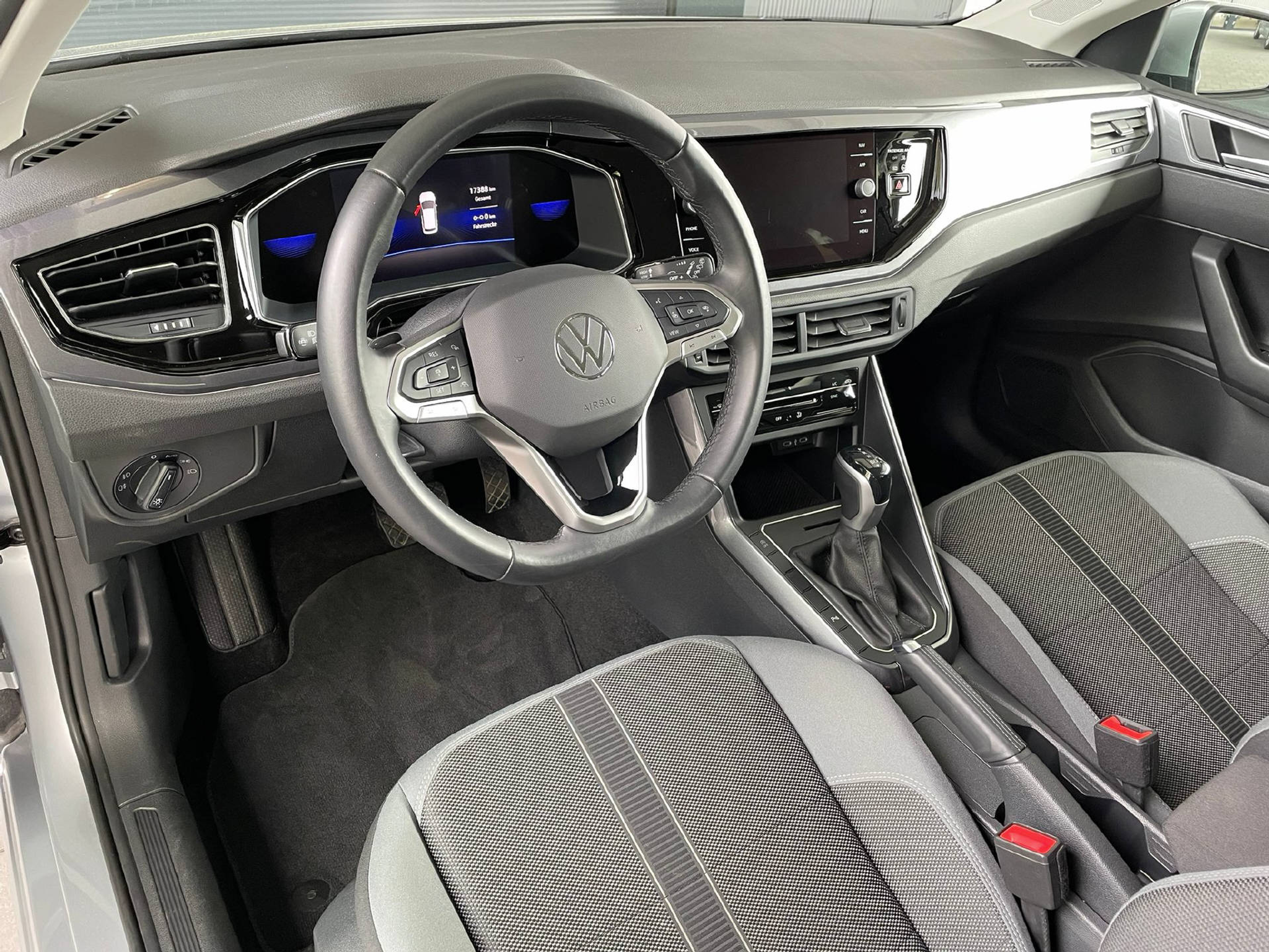 listing desktop thumbnail image 5