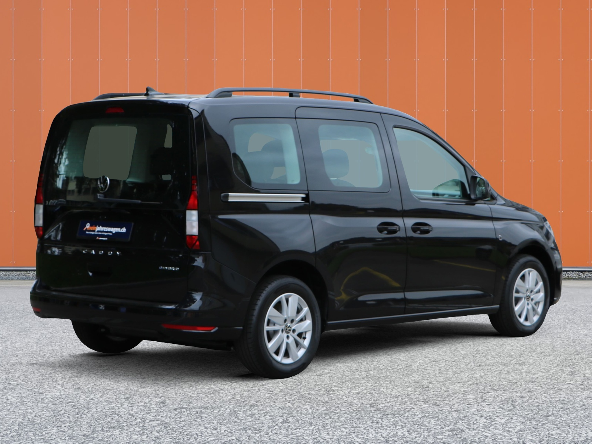 listing desktop thumbnail image 1