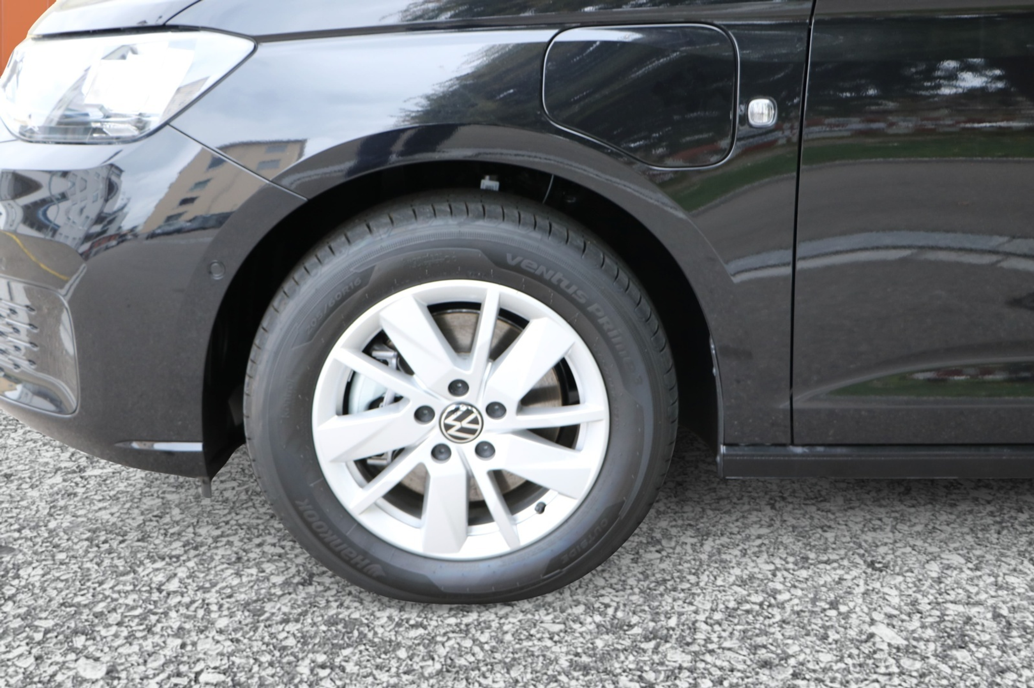 listing desktop thumbnail image 6