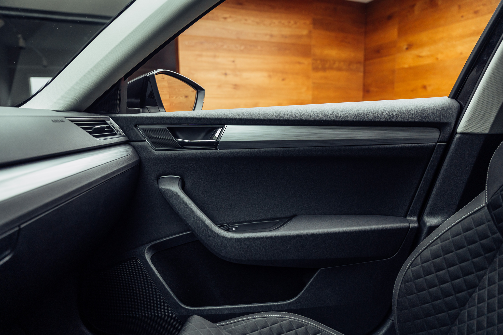 listing desktop thumbnail image 15