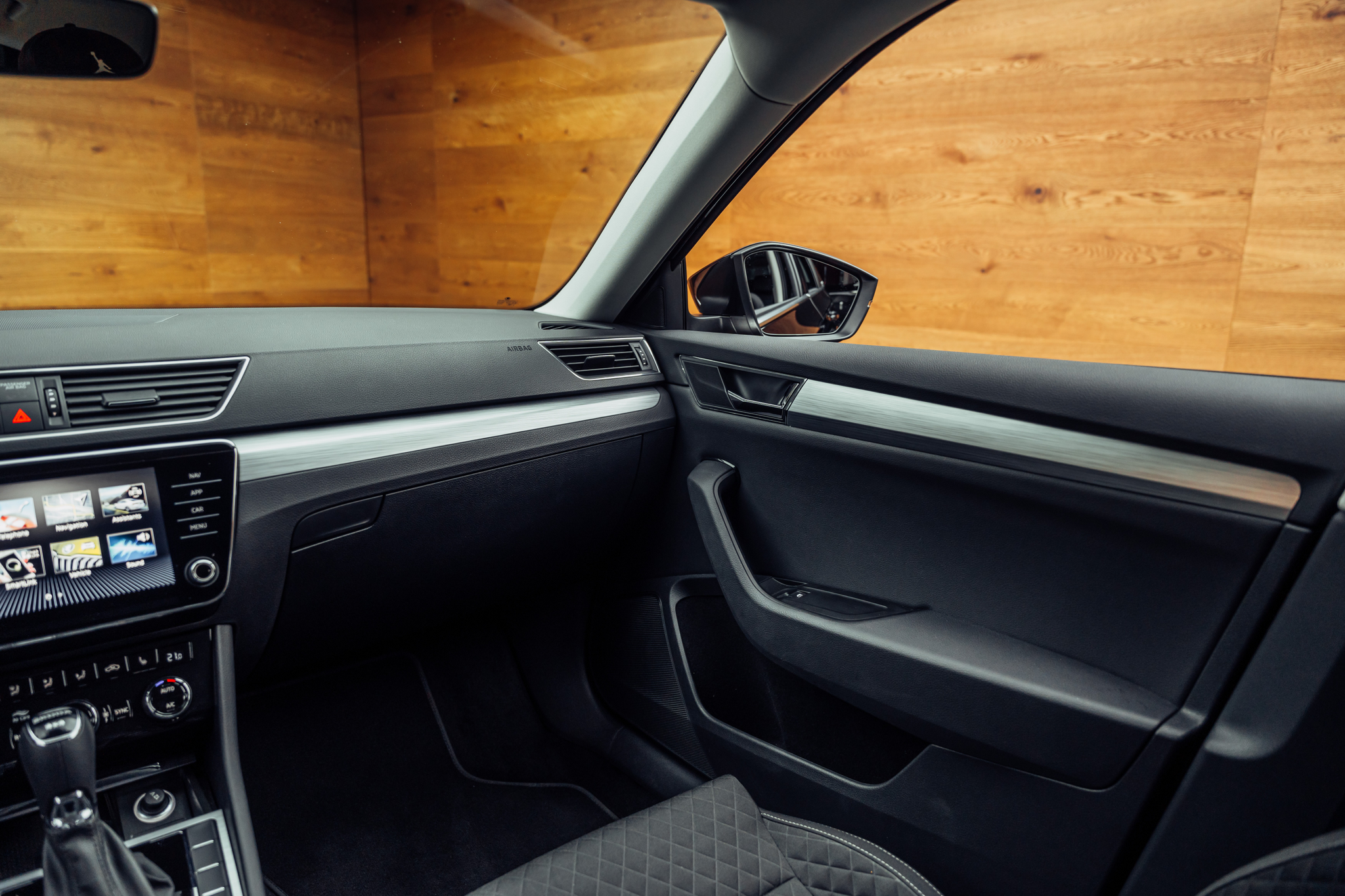 listing desktop thumbnail image 10