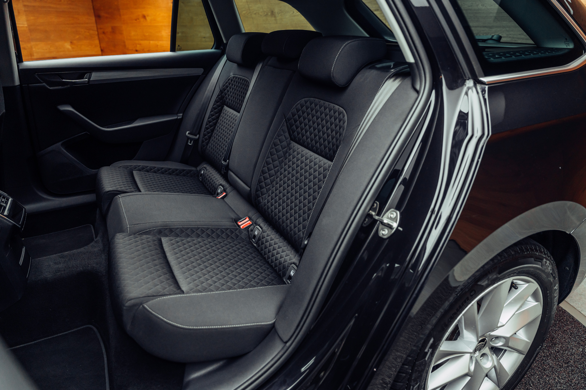 listing desktop thumbnail image 7