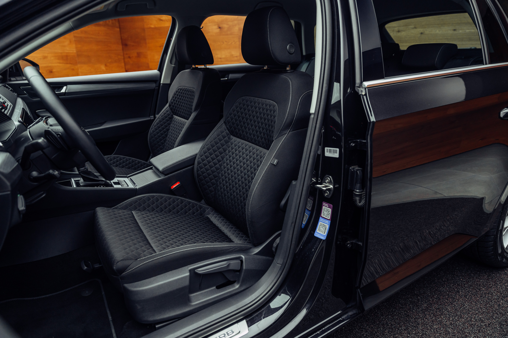 listing desktop thumbnail image 5