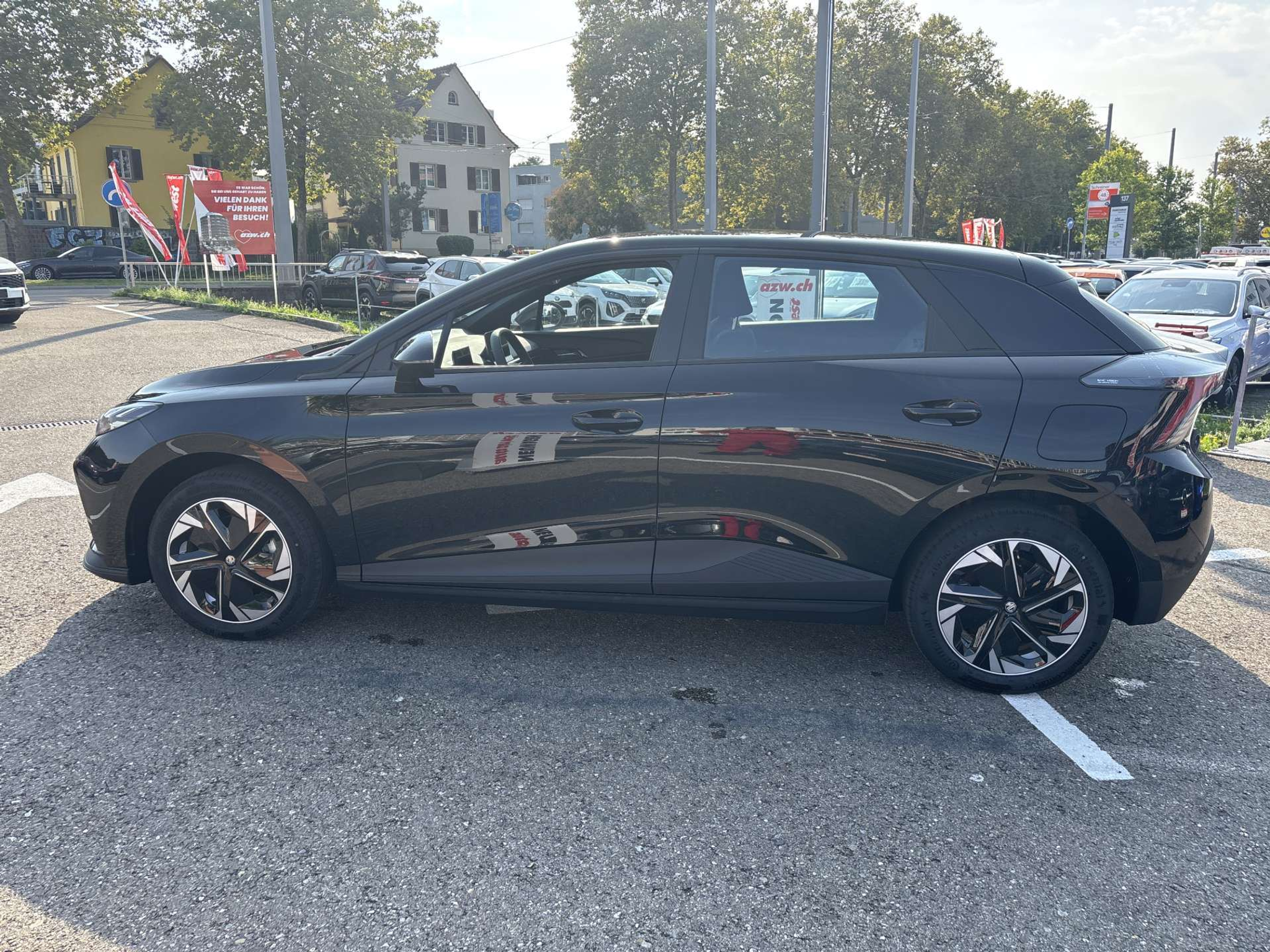 listing desktop thumbnail image 9