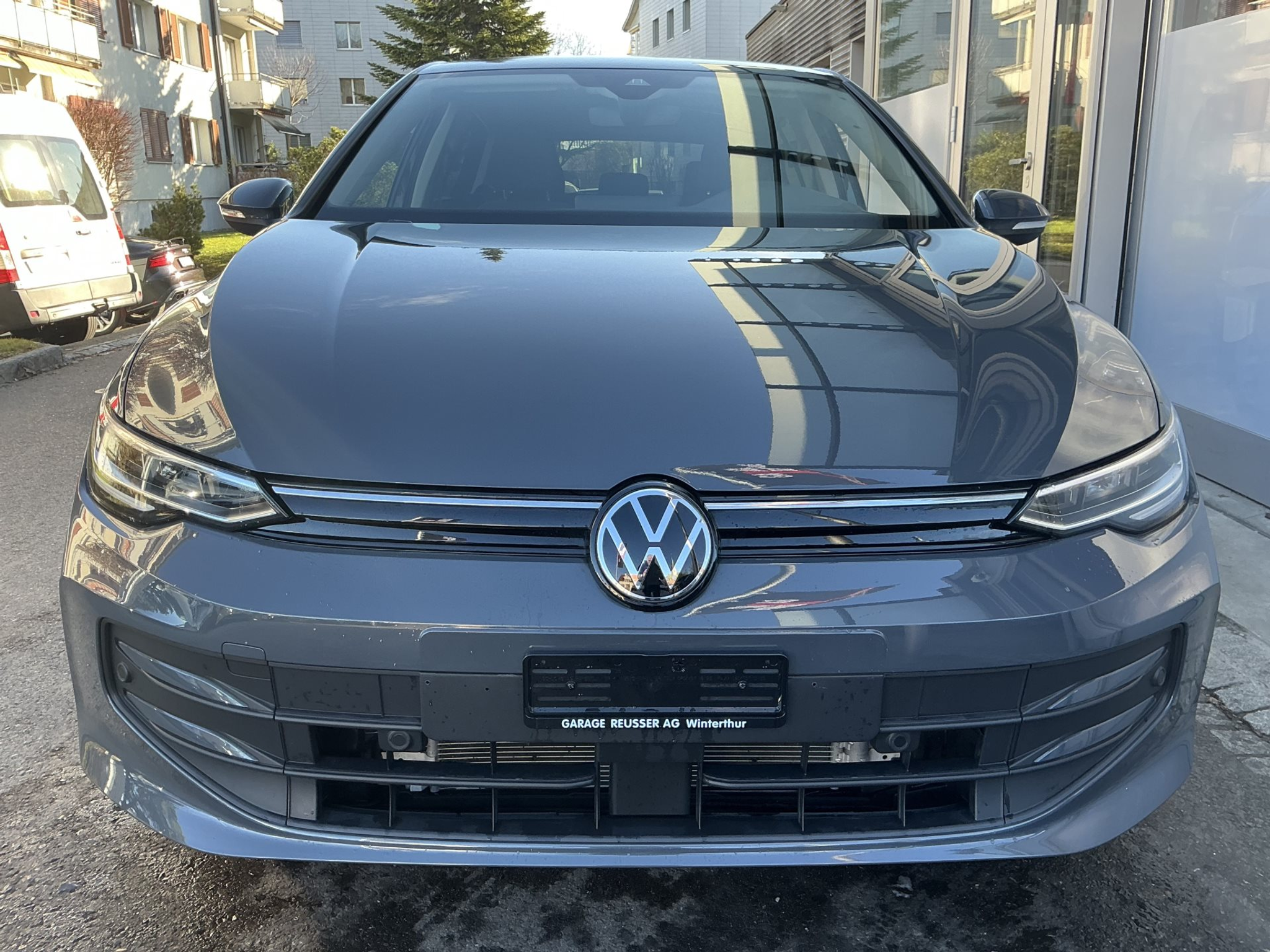 listing desktop thumbnail image 1