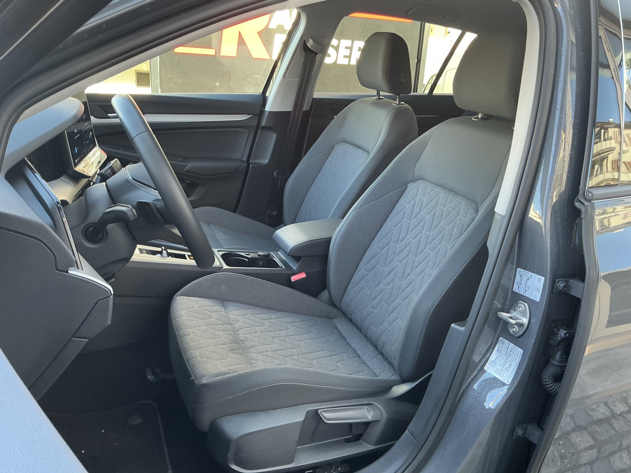 listing desktop thumbnail image 7